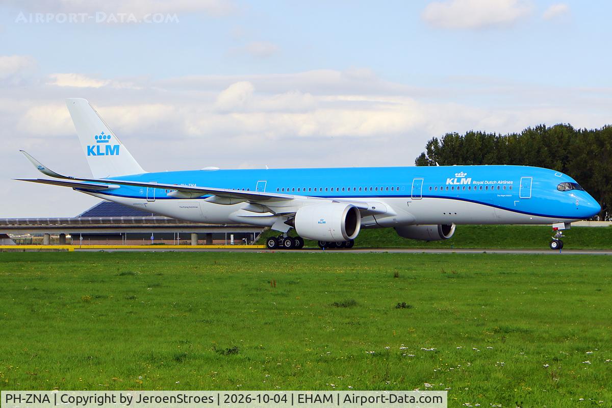 Aircraft PH-ZNA, 2026 Airbus A350-941, c/n 809 l/n 809, FIRST A350 for KLM, at EHAM, photo by JeroenStroes
