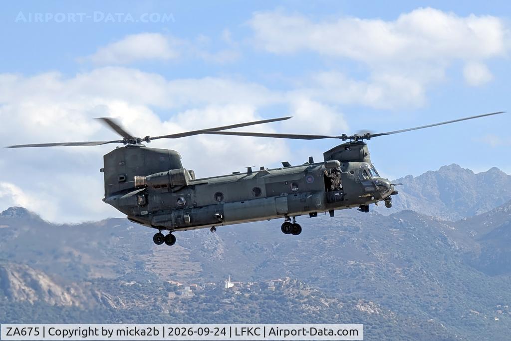 Aircraft ZA675, 1980 Boeing Vertol Chinook HC.2, c/n M/A006/B-822/M7009, Landing, at LFKC, photo by micka2b