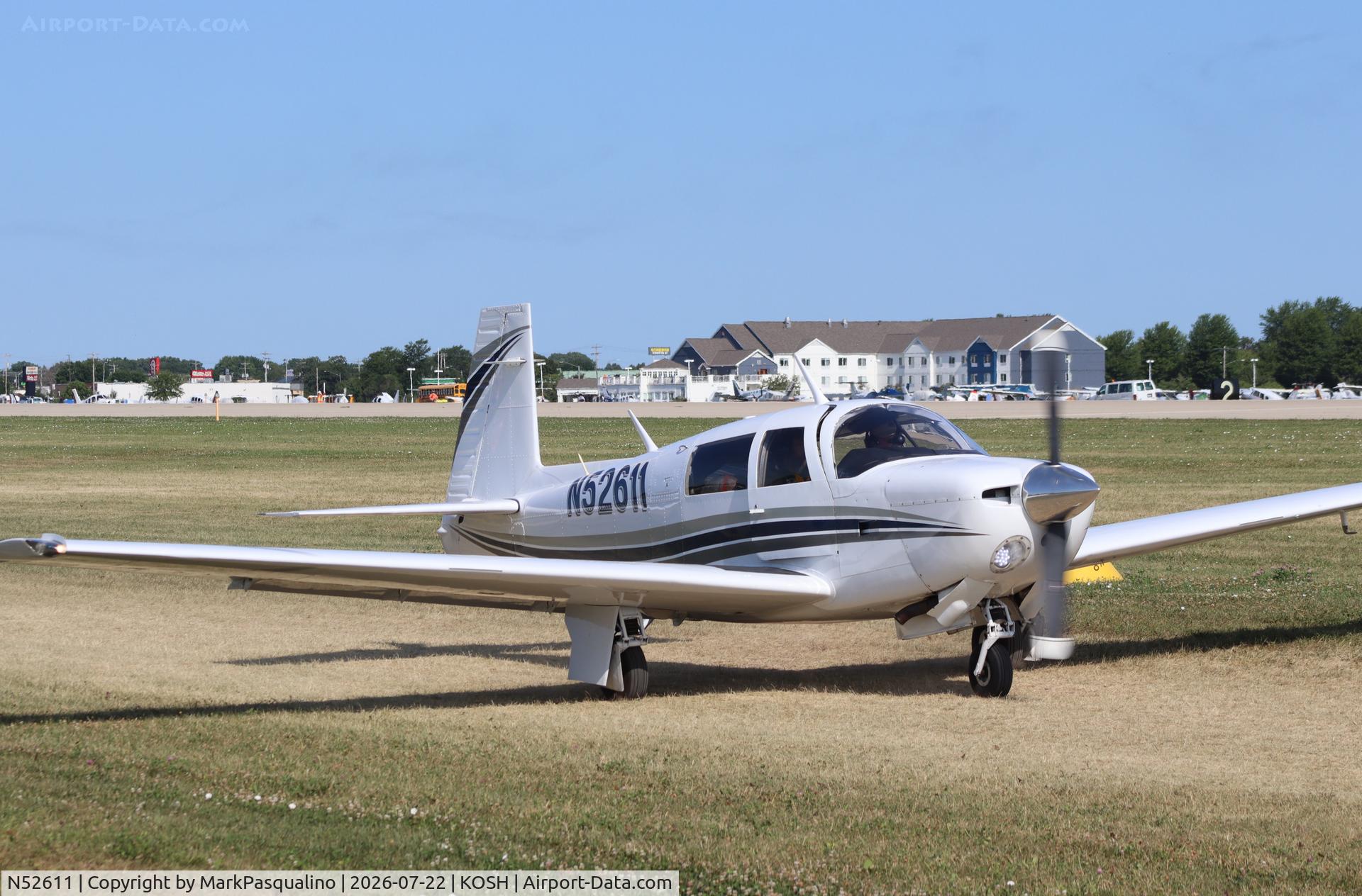 Aircraft N52611, Mooney M20J 201, c/n 24-1665, Mooney M20J, at KOSH, photo by MarkPasqualino