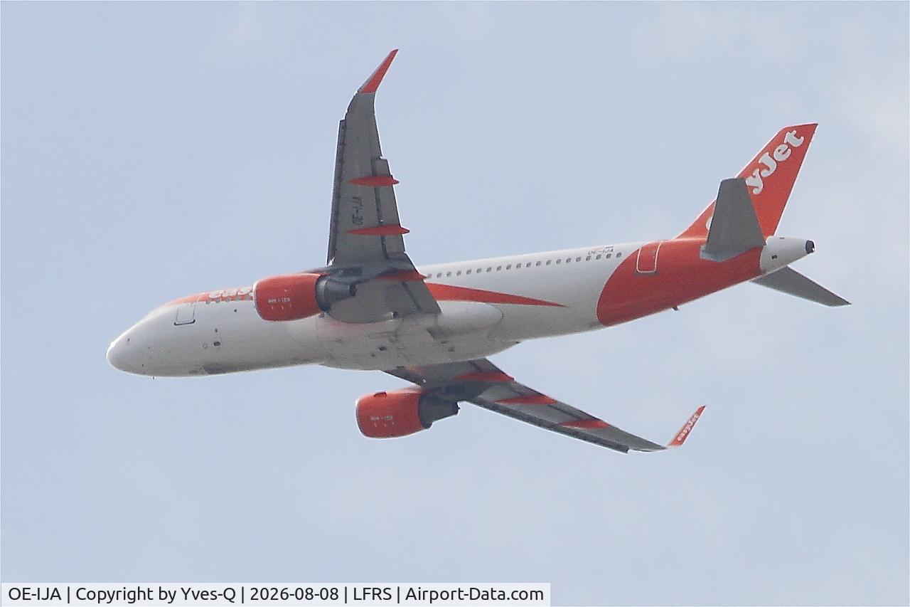 Aircraft OE-IJA, 2017 Airbus A320-214, c/n 7660, Airbus A320-214, Climbing from rwy 03, Nantes-Atlantique airport (LFRS-NTE), at LFRS, photo by Yves-Q