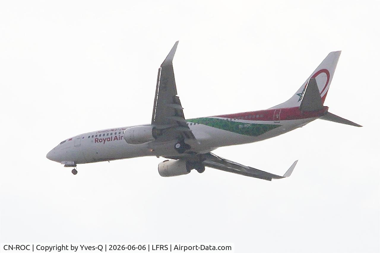 Aircraft CN-ROC, 2005 Boeing 737-8B6, c/n 33061 l/n 1661, Boeing 737-8B, Long approach rwy 21, Nantes-Atlantique airport (LFRS-NTE), at LFRS, photo by Yves-Q