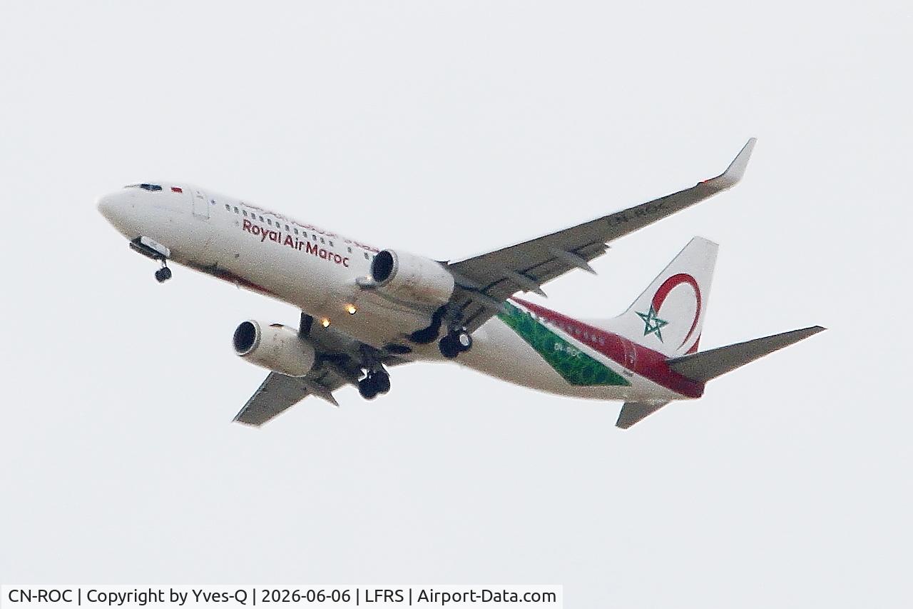 Aircraft CN-ROC, 2005 Boeing 737-8B6, c/n 33061 l/n 1661, Boeing 737-8B, Long approach rwy 21, Nantes-Atlantique airport (LFRS-NTE), at LFRS, photo by Yves-Q