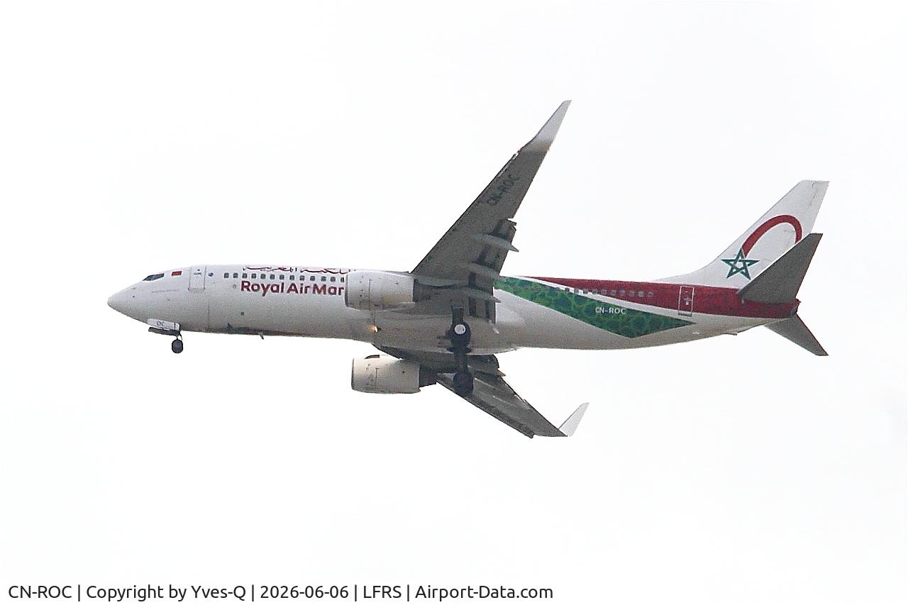 Aircraft CN-ROC, 2005 Boeing 737-8B6, c/n 33061 l/n 1661, Boeing 737-8B, Long approach rwy 21, Nantes-Atlantique airport (LFRS-NTE), at LFRS, photo by Yves-Q