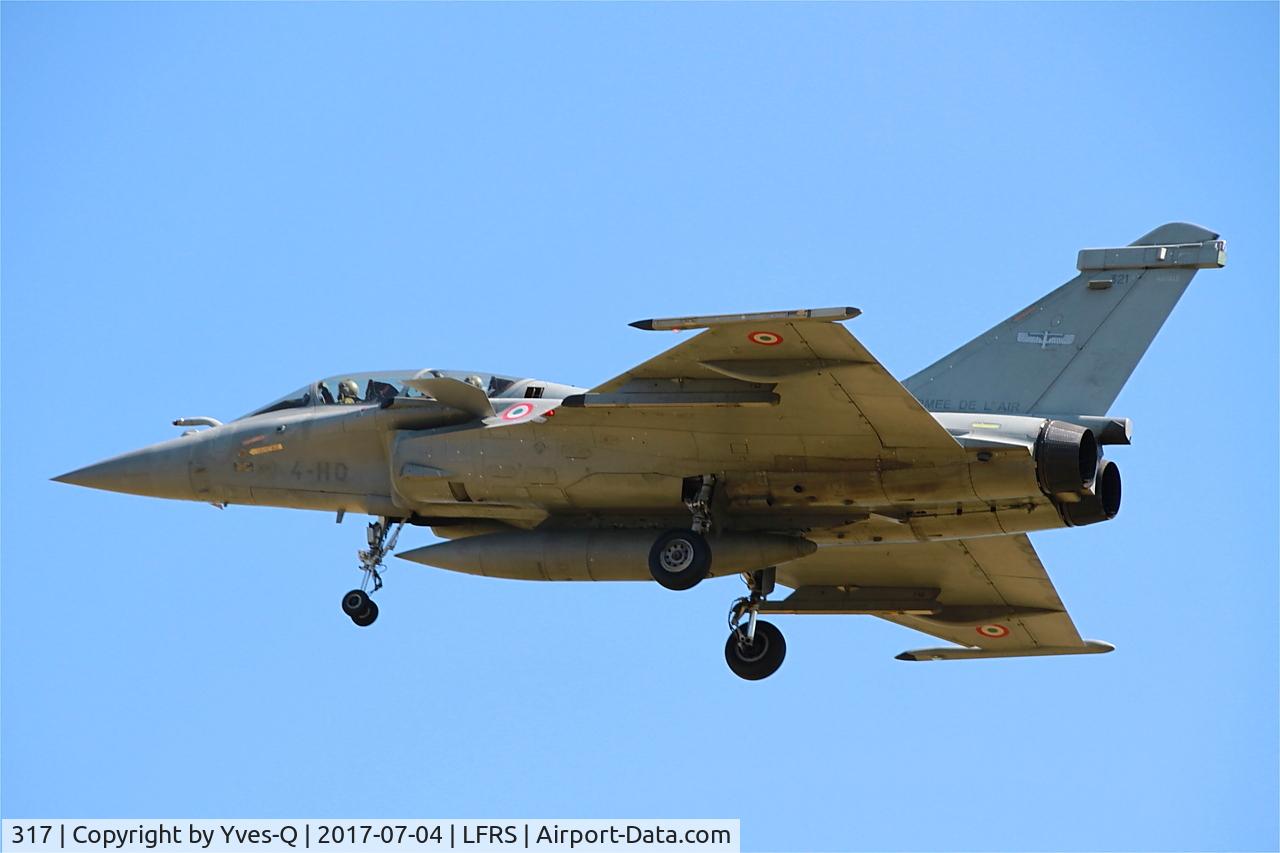 Aircraft 317, Dassault Rafale B, c/n 317, Dassault Rafale B, On final rwy 29, St Dizier-Robinson Air Base 113 (LFSI), at LFRS, photo by Yves-Q