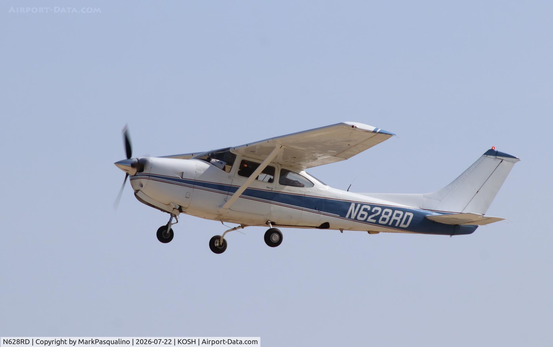 Aircraft N628RD, 1979 Cessna R182 Skylane RG, c/n R18201066, Cessna R182, at KOSH, photo by MarkPasqualino