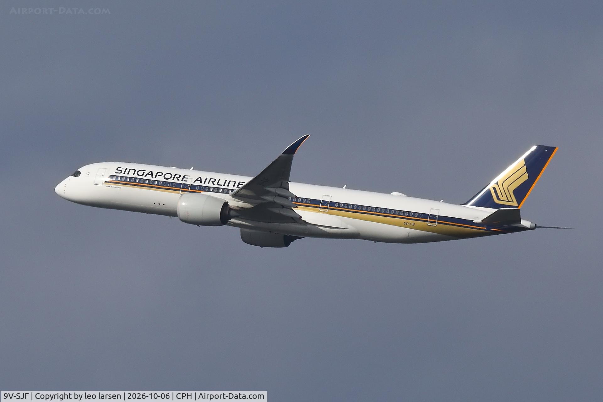 Aircraft 9V-SJF, 2022 Airbus A350-941, c/n 0599, Copenhagen 6.10.2026, at CPH, photo by leo larsen