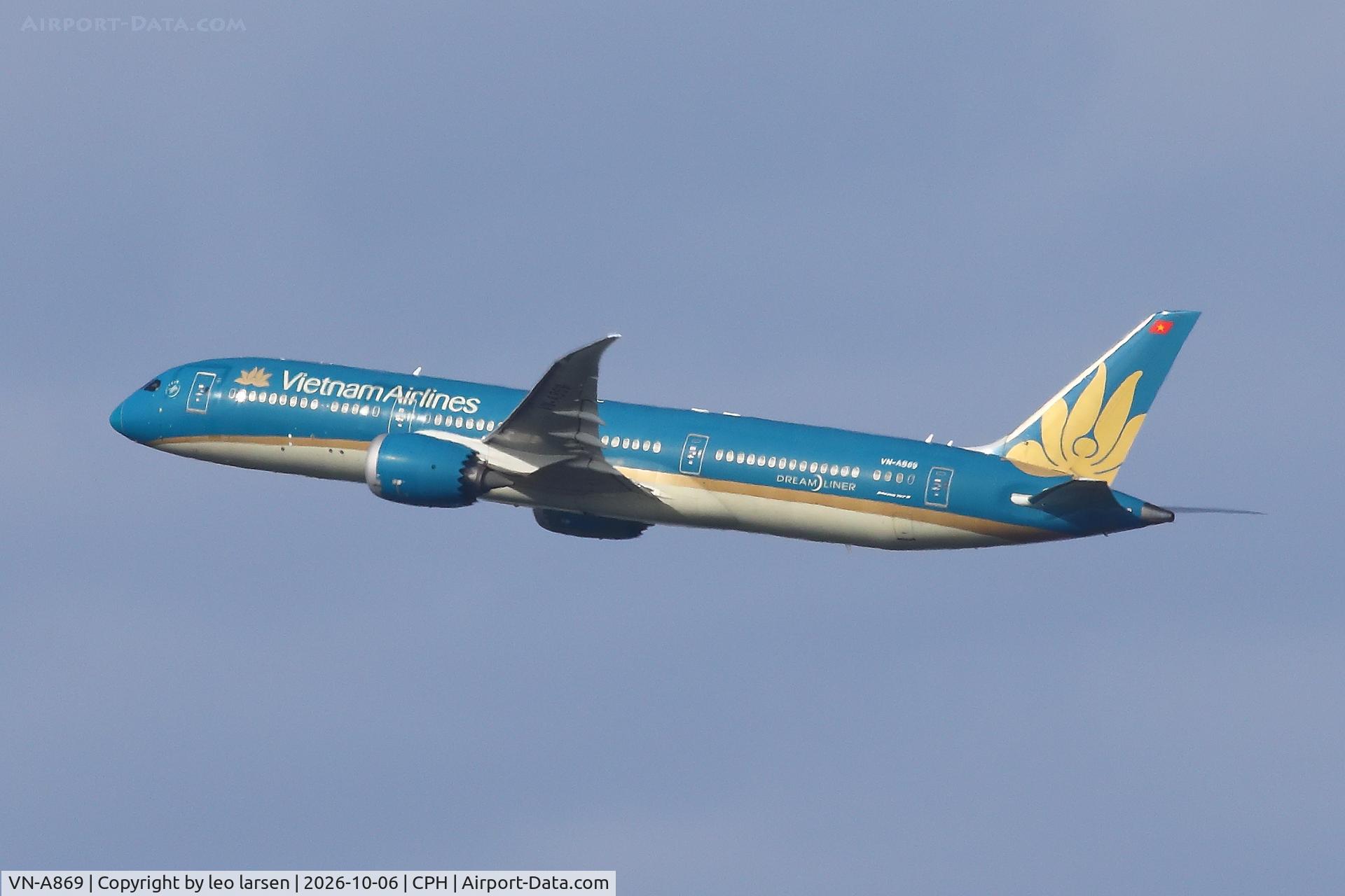 Aircraft VN-A869, 2016 Boeing 787-9 Dreamliner Dreamliner, c/n 38768, Copenhagen 6.10.2026, at CPH, photo by leo larsen
