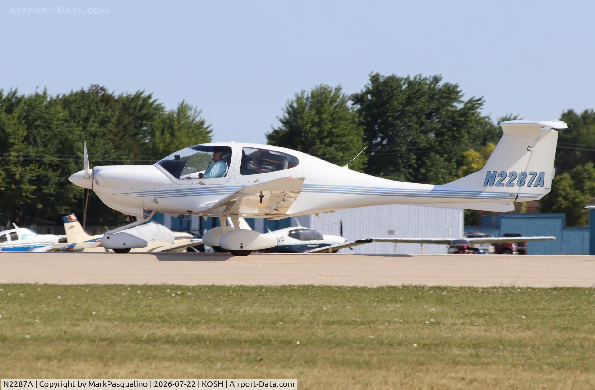 Aircraft N2287A, 2002 Diamond DA-40 Diamond Star, c/n 40.226, Diamond DA-40, at KOSH, photo by MarkPasqualino