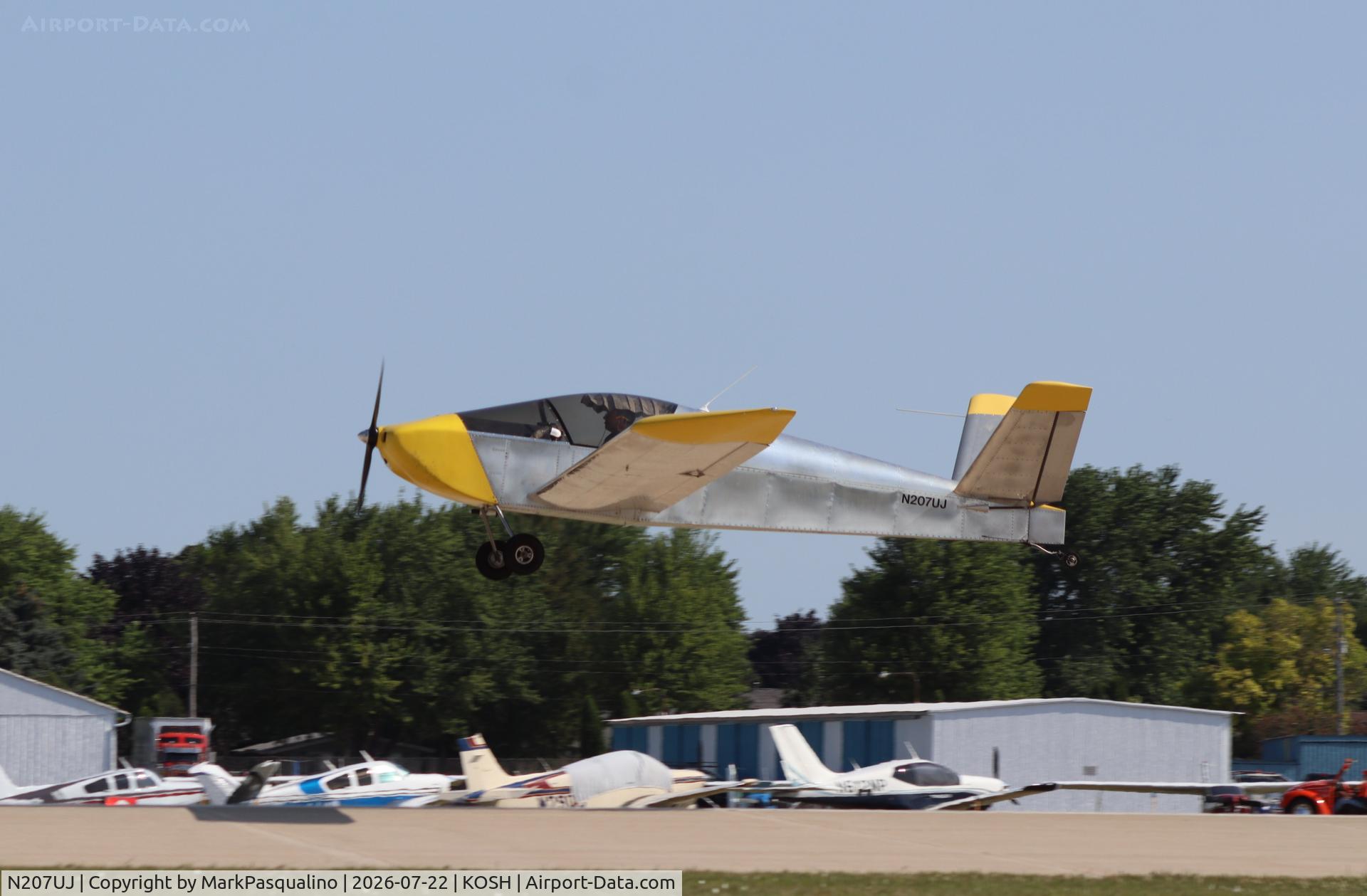 Aircraft N207UJ, Sonex Xenos, c/n X0023, Sonex Kenos, at KOSH, photo by MarkPasqualino