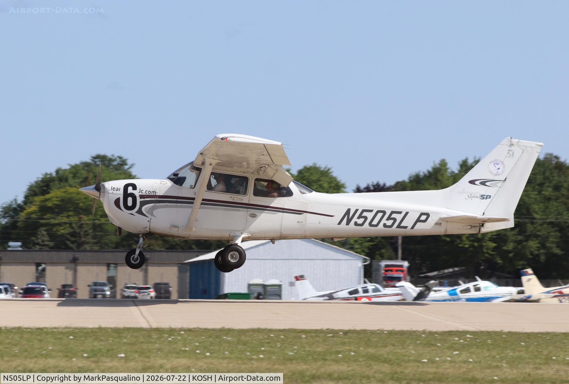 Aircraft N505LP, 2000 Cessna 172S, c/n 172S8546, Cessna 172S, at KOSH, photo by MarkPasqualino