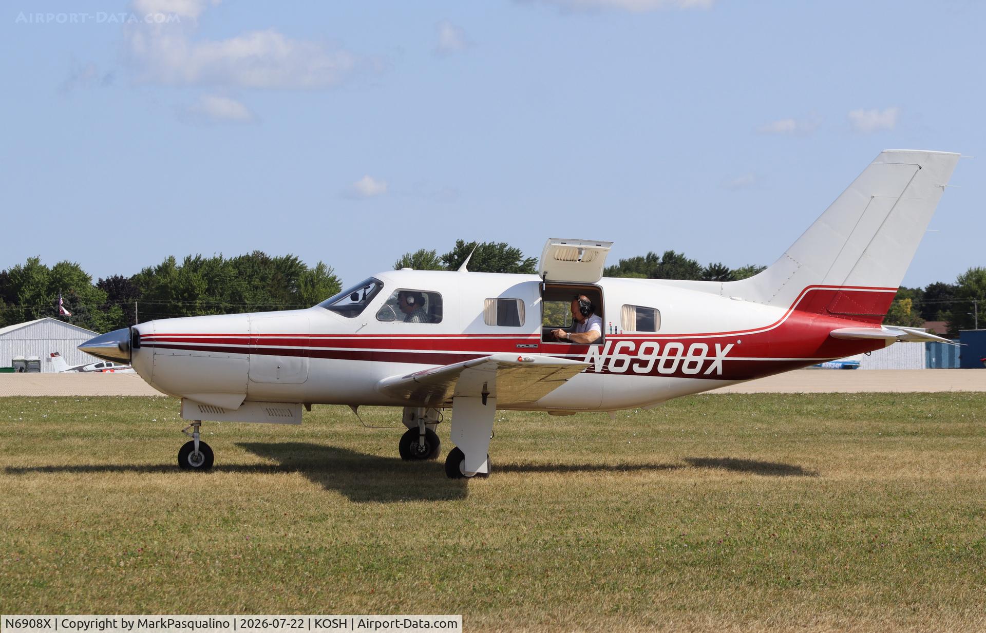 Aircraft N6908X, 1985 Piper PA-46-310P Malibu, c/n 46-8508064, Piper PA-46-310P, at KOSH, photo by MarkPasqualino