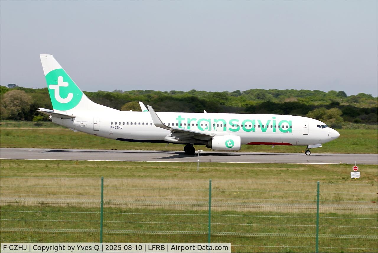 Aircraft F-GZHJ, 2013 Boeing 737-86J, c/n 37778 l/n 4424, Boeing 737-86J, Take off run rwy 07R, Brest-Bretagne Airport (LFRB-BES), at LFRB, photo by Yves-Q