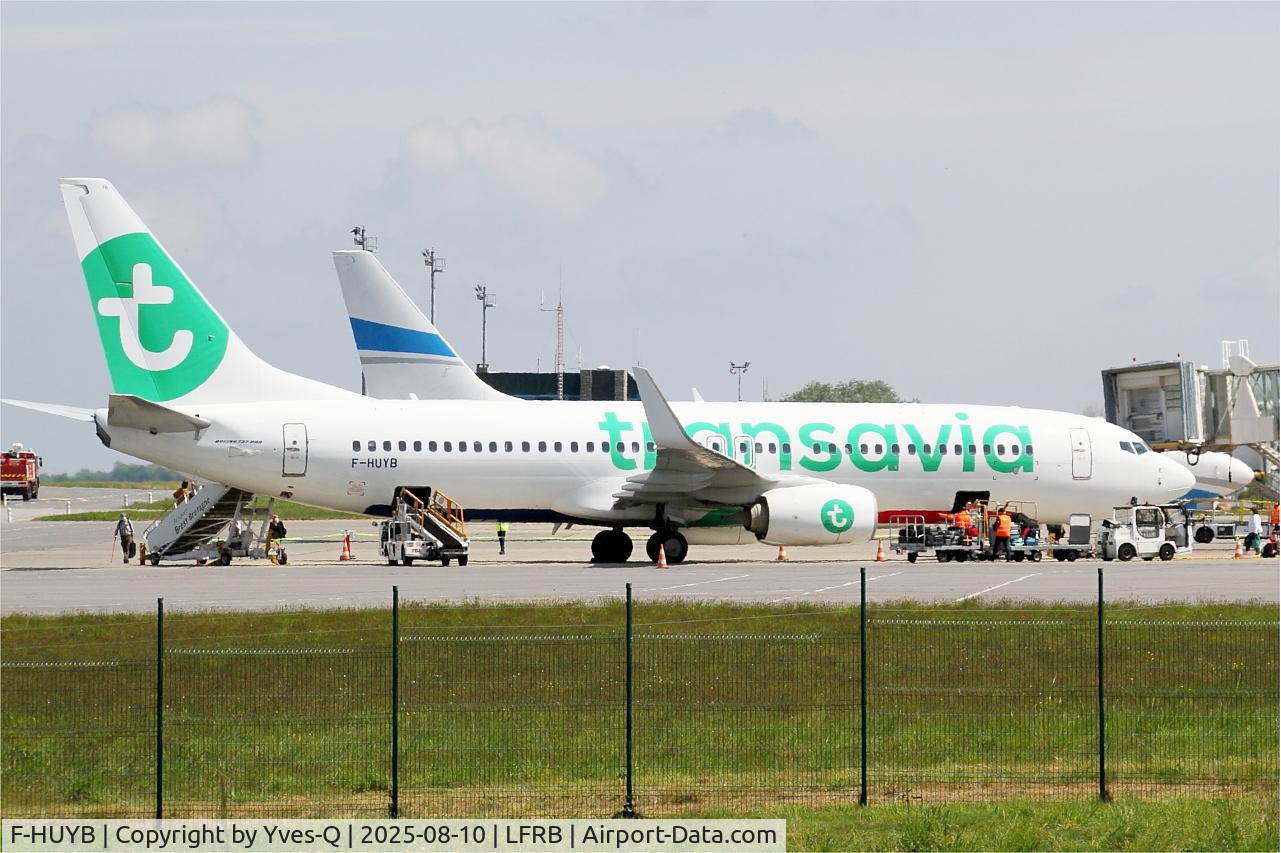 Aircraft F-HUYB, 2017 Boeing 737-8JP, c/n 42274 l/n 6247, Boeing 737-8JP, Boarding area, Brest-Bretagne airport (LFRB-BES), at LFRB, photo by Yves-Q