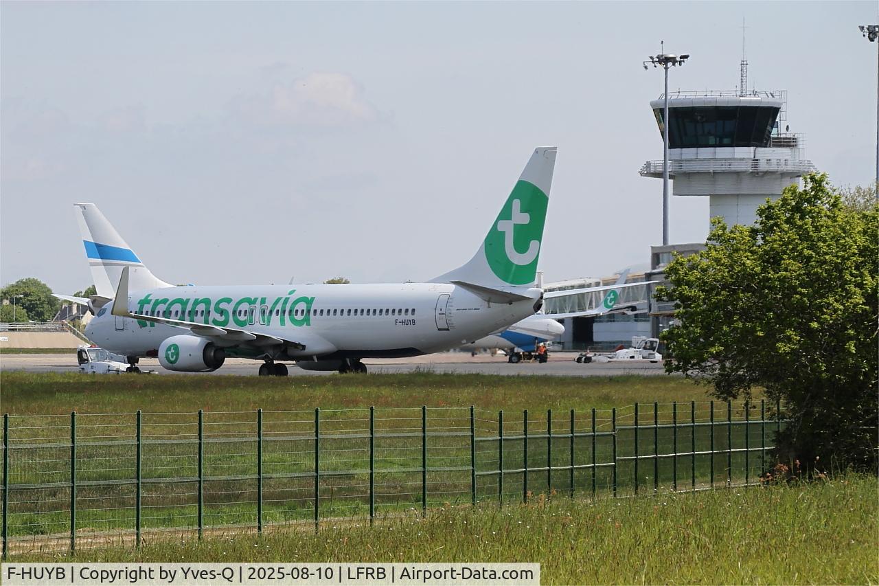 Aircraft F-HUYB, 2017 Boeing 737-8JP, c/n 42274 l/n 6247, Boeing 737-8JP, Push back, Brest-Bretagne airport (LFRB-BES), at LFRB, photo by Yves-Q