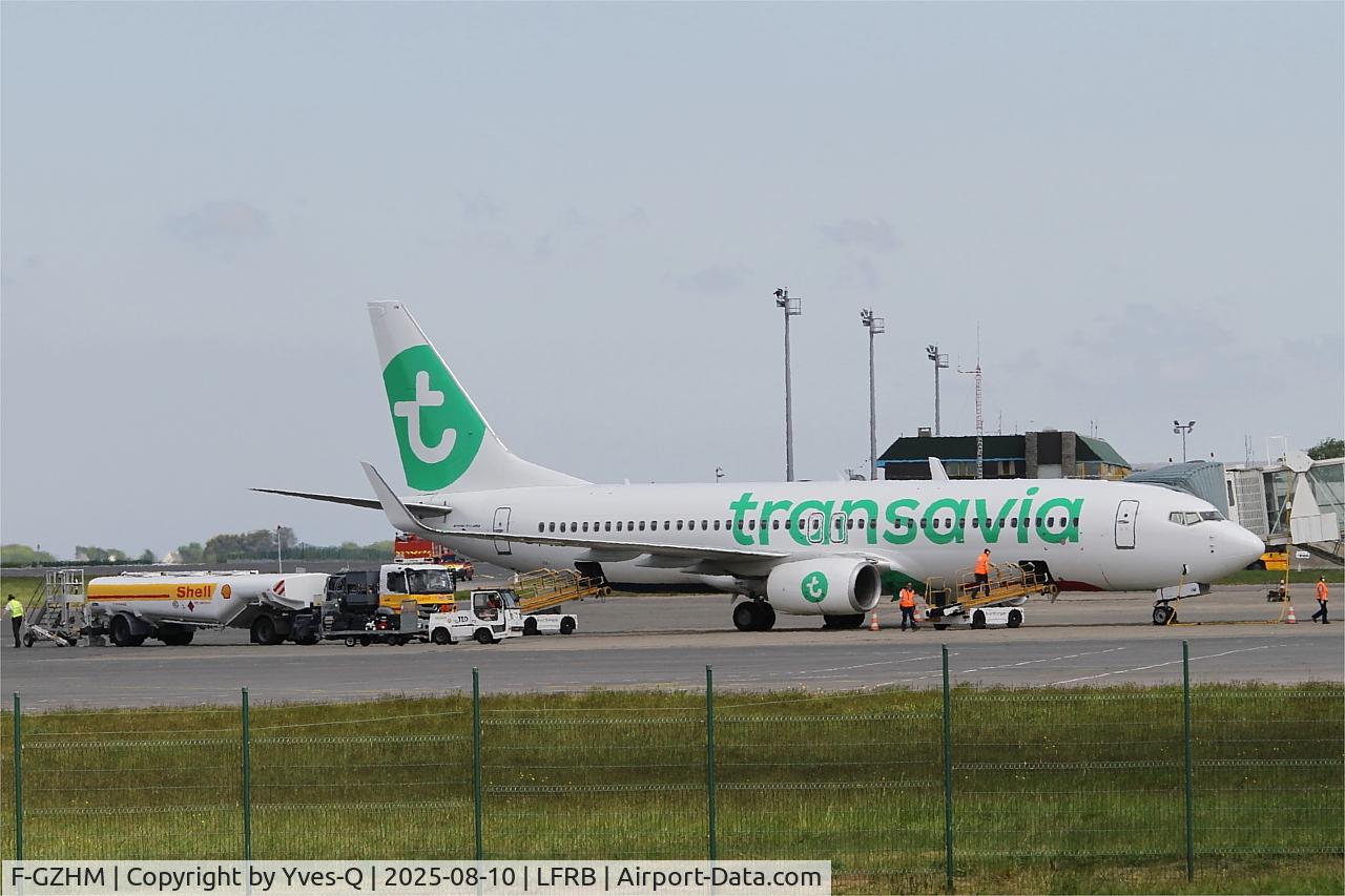 Aircraft F-GZHM, 2014 Boeing 737-8K2, c/n 37792 l/n 4911, Boeing 737-8K2, Boarding area, Brest-Bretagne Airport (LFRB-BES), at LFRB, photo by Yves-Q