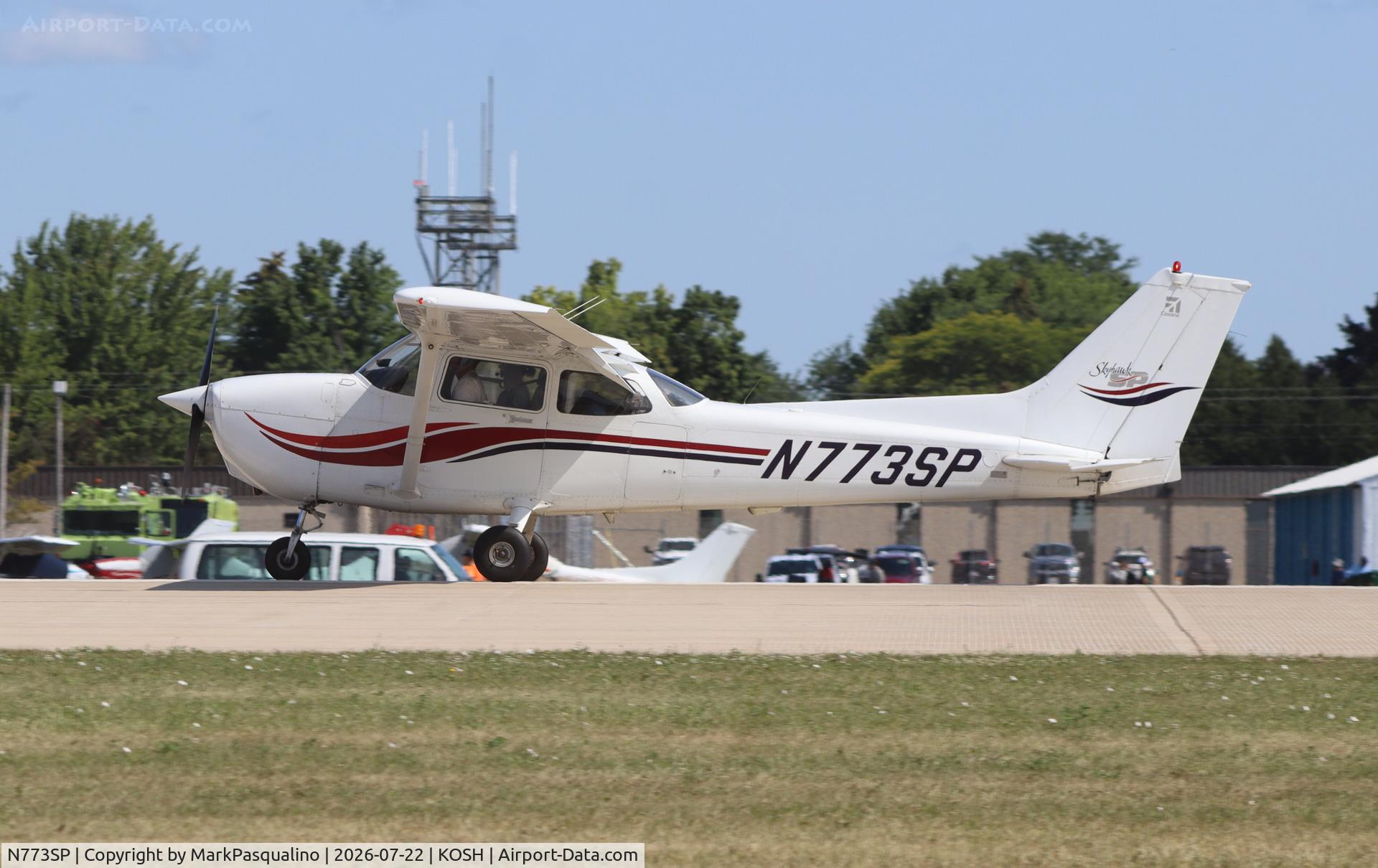 Aircraft N773SP, 2001 Cessna 172S, c/n 172S8702, Cessna 172S, at KOSH, photo by MarkPasqualino