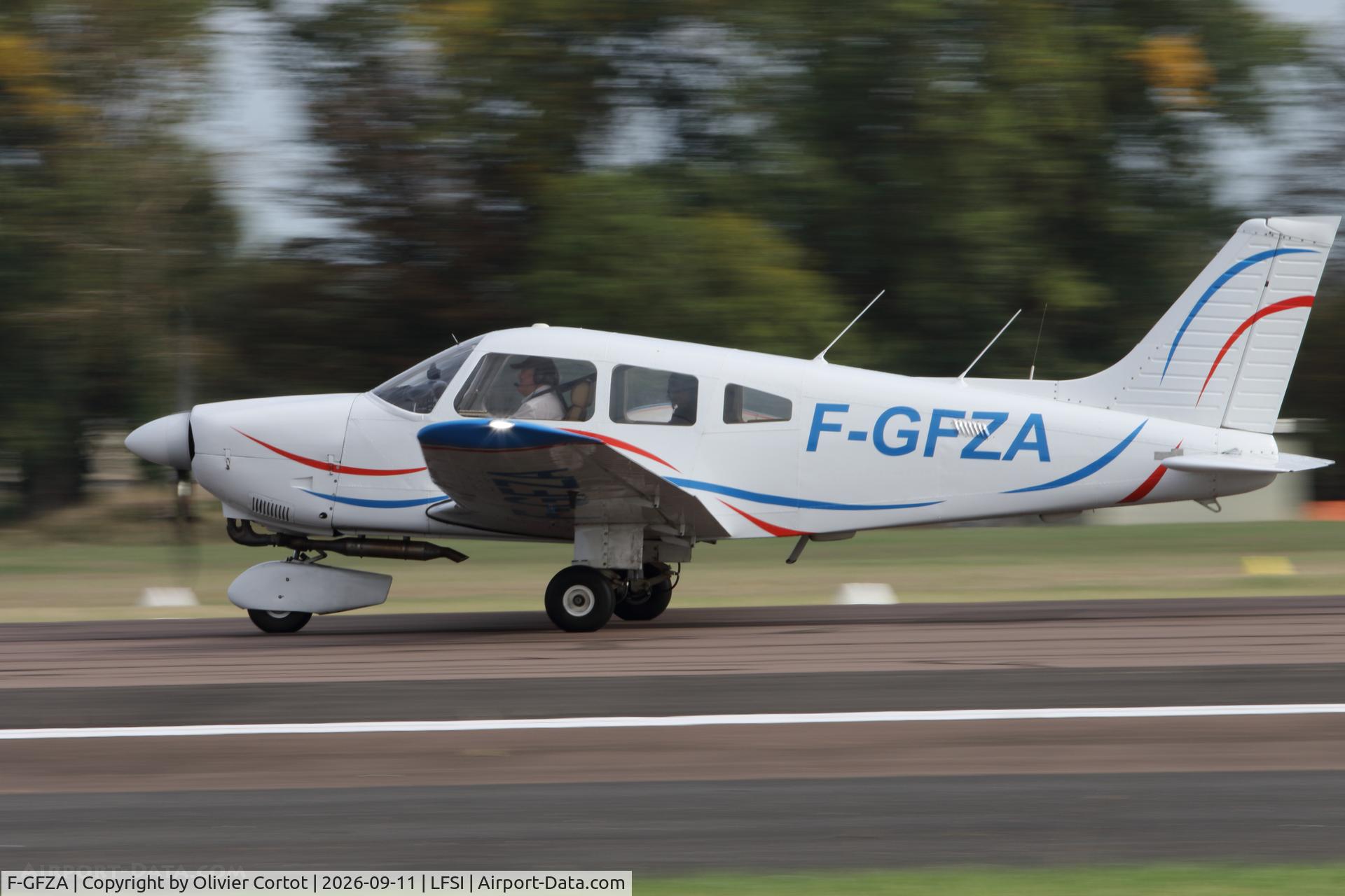 Aircraft F-GFZA, Piper PA-28-181 Archer II, c/n 28-8390074, 2026 airshow, at LFSI, photo by Olivier Cortot
