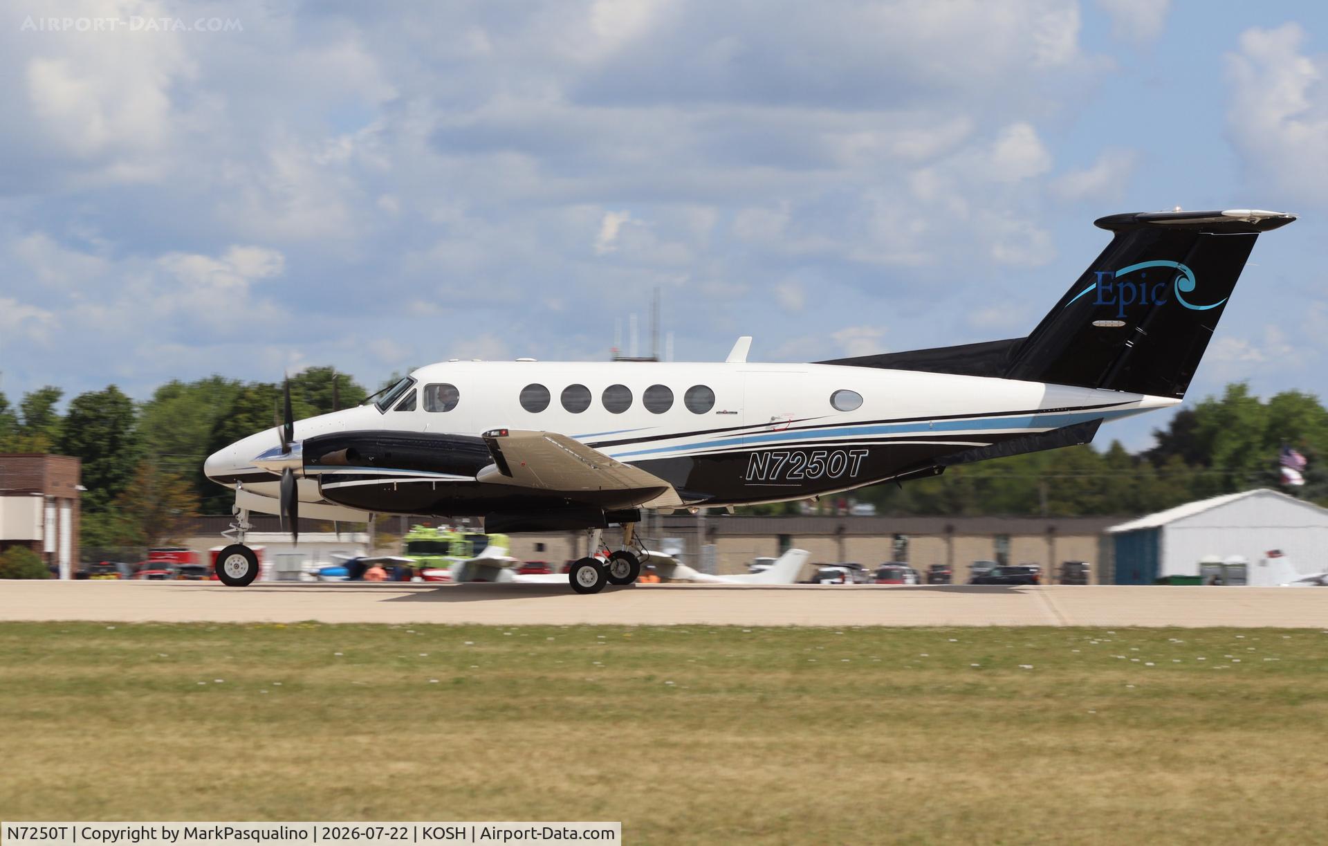 Aircraft N7250T, 1985 Beech B200 King Air, c/n BB-1237, Beech B200, at KOSH, photo by MarkPasqualino