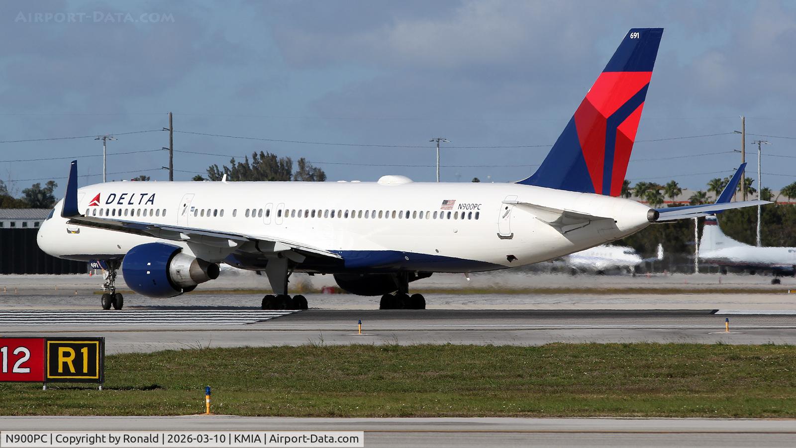 Aircraft N900PC, 1997 Boeing 757-26D, c/n 28446, at mia, at KMIA, photo by Ronald