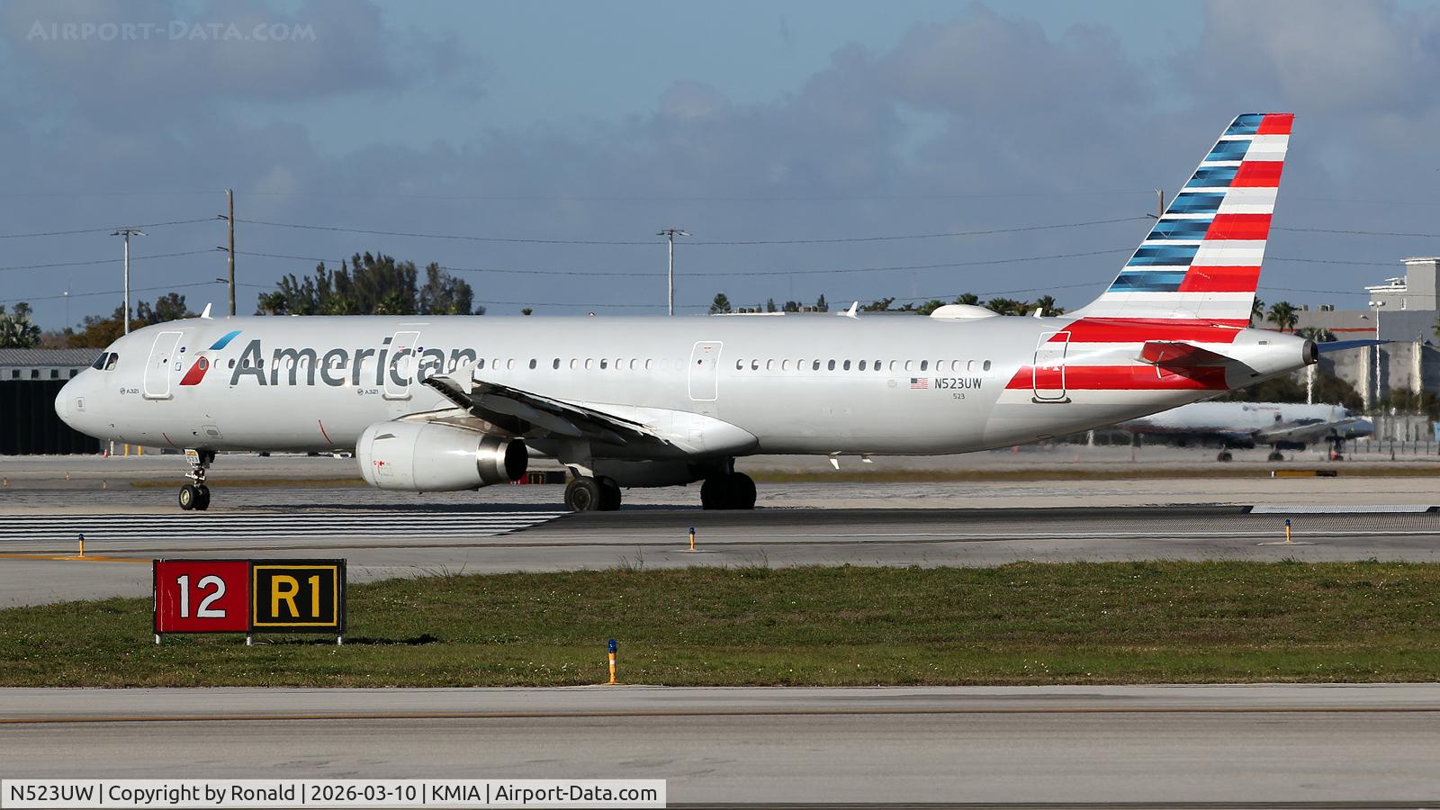 Aircraft N523UW, 2009 Airbus A321-231, c/n 3960, at mia, at KMIA, photo by Ronald