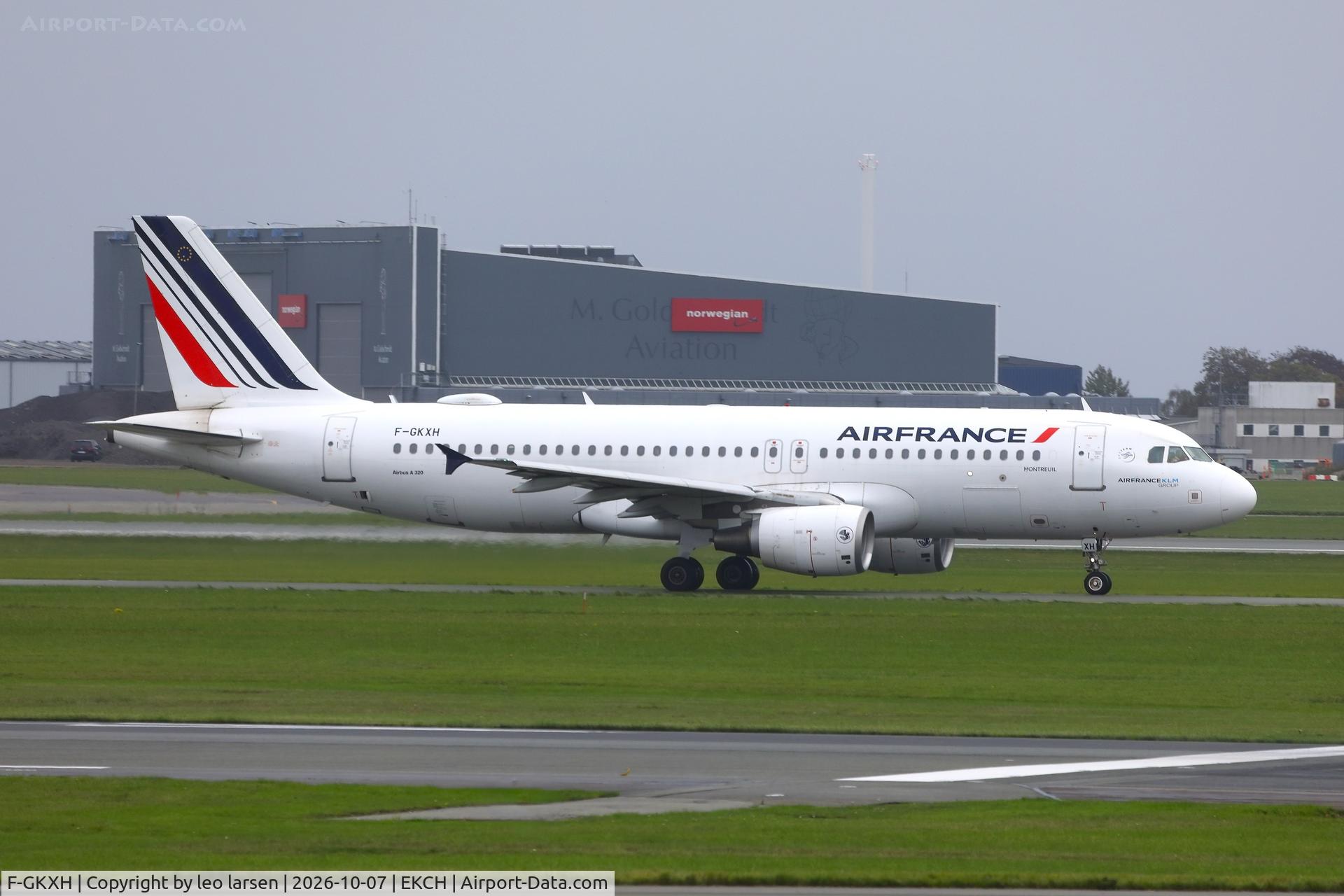 Aircraft F-GKXH, 2002 Airbus A320-214, c/n 1924, Copenhagen 7.10.2026, at EKCH, photo by leo larsen