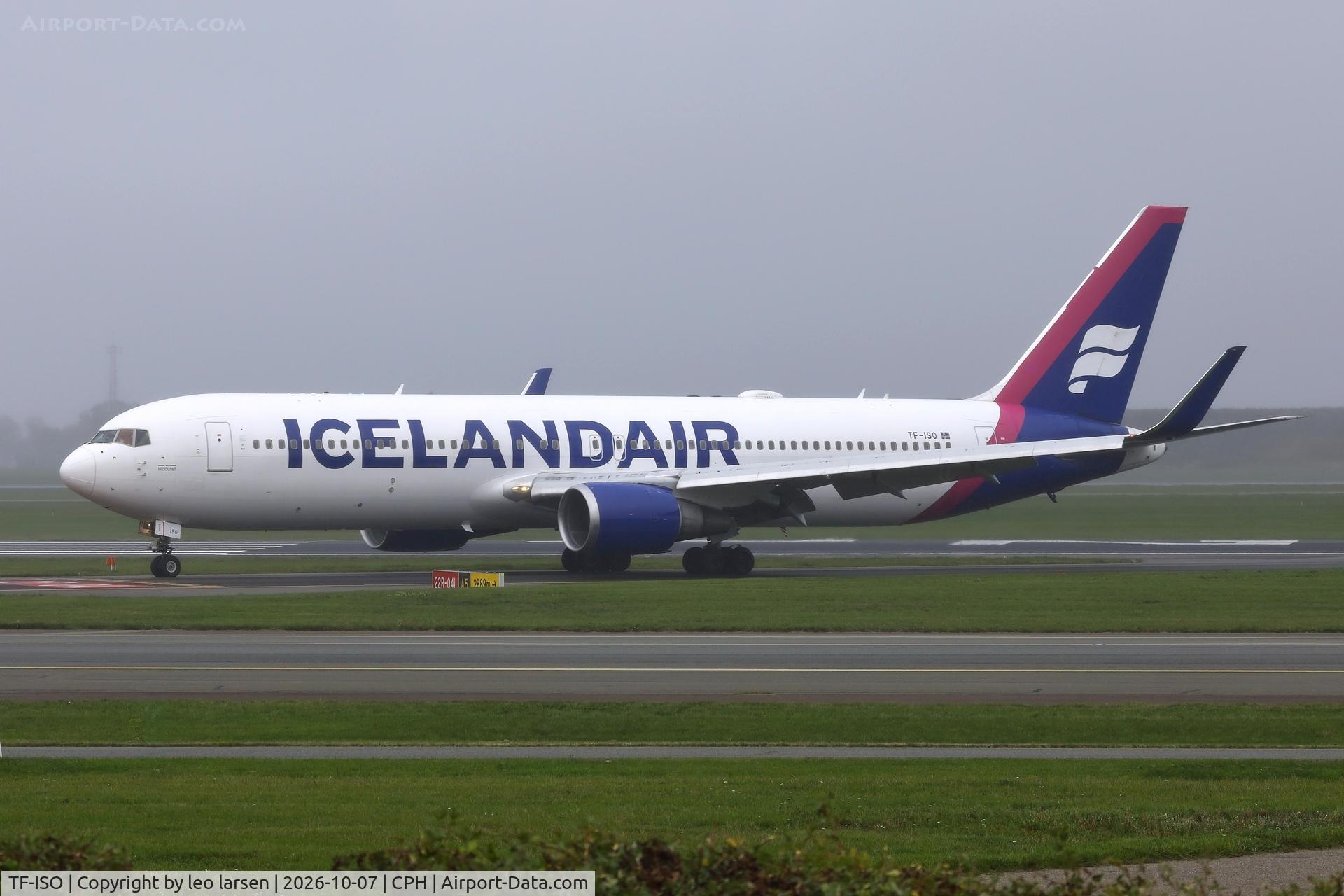 Aircraft TF-ISO, 2000 Boeing 767-319, c/n 29388, Copenhagen 7.10.2026, at CPH, photo by leo larsen