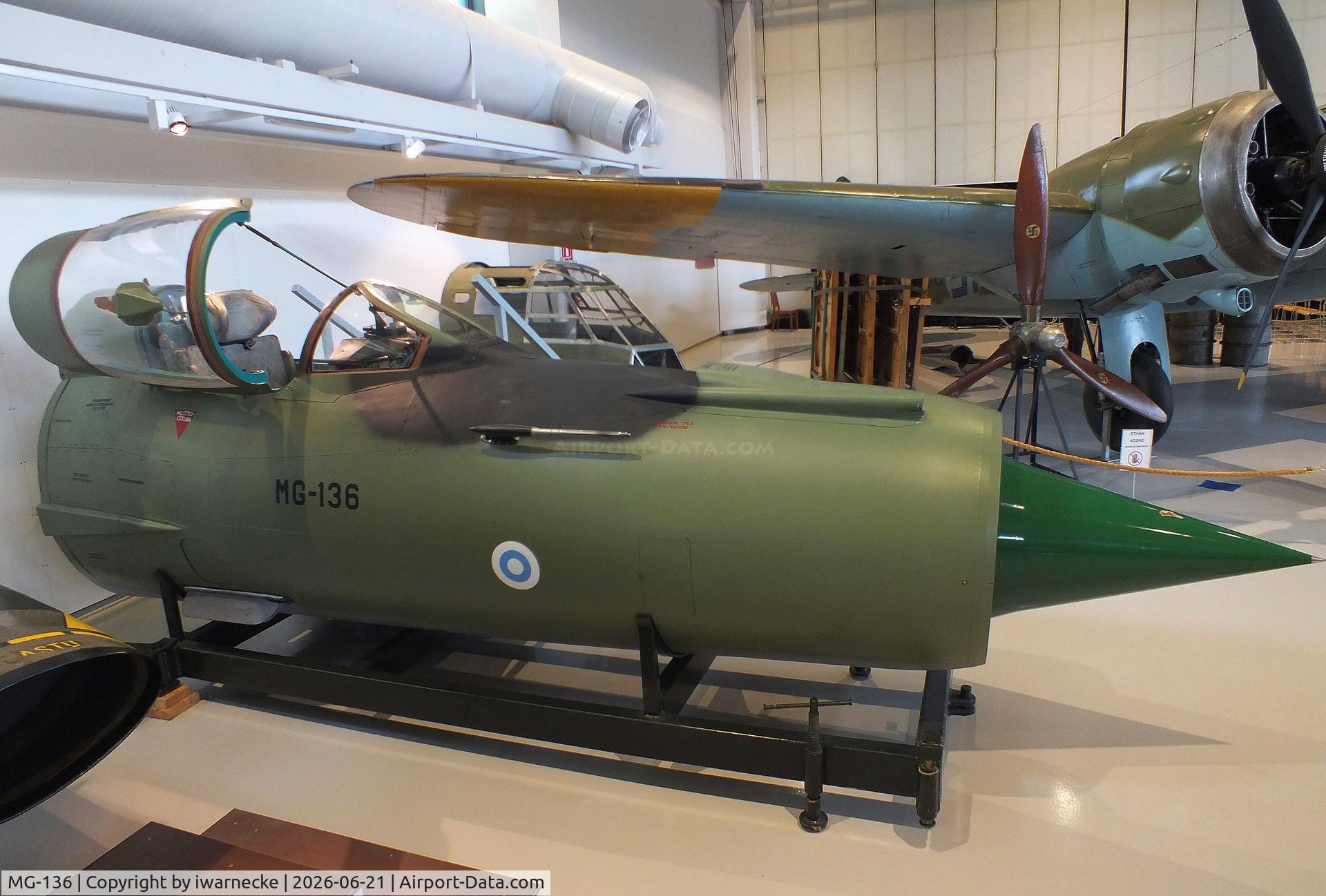 Aircraft MG-136, Mikoyan-Gurevich MiG-21bis, c/n N75098129, Mikoyan i Gurevich MiG-21bis FISHBED-N (forward fuselage only) at the Suomen Ilmavoimamuseo (Finnish Air Force Museum, formerly known as Keski-Suomen Ilmailumuseo / Aviation Museum of Central Finland), Jyväskylä-Tikkakoski, photo by iwarnecke