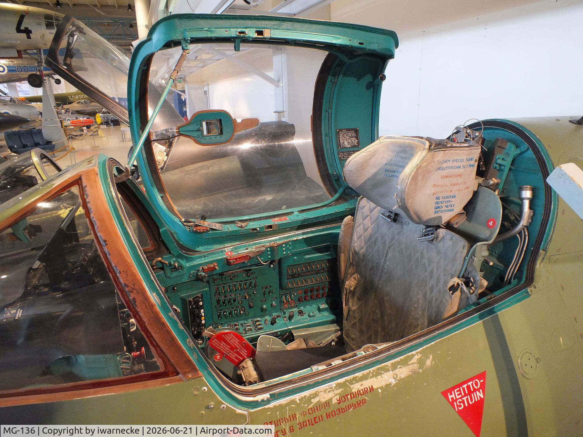 Aircraft MG-136, Mikoyan-Gurevich MiG-21bis, c/n N75098129, Mikoyan i Gurevich MiG-21bis FISHBED-N (forward fuselage only) at the Suomen Ilmavoimamuseo (Finnish Air Force Museum, formerly known as Keski-Suomen Ilmailumuseo / Aviation Museum of Central Finland), Jyväskylä-Tikkakoski #c, photo by iwarnecke