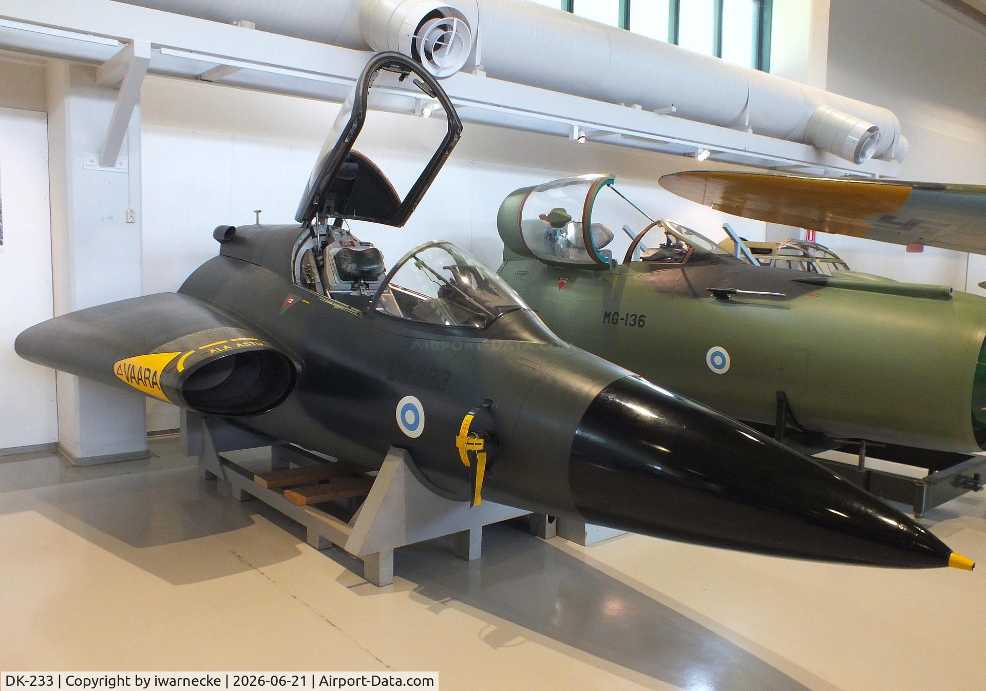 Aircraft DK-233, Saab J35F Draken, c/n 35-443, SAAB J35F Draken (forward fuselage only) at the Suomen Ilmavoimamuseo (Finnish Air Force Museum, formerly known as Keski-Suomen Ilmailumuseo / Aviation Museum of Central Finland), Jyväskylä-Tikkakoski, photo by iwarnecke