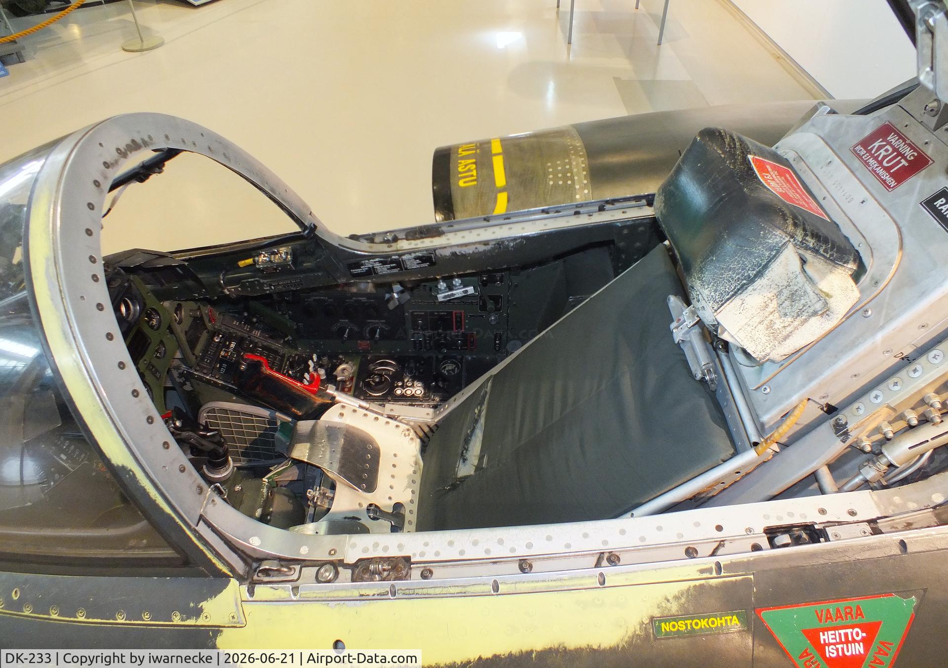 Aircraft DK-233, Saab J35F Draken, c/n 35-443, SAAB J35F Draken (forward fuselage only) at the Suomen Ilmavoimamuseo (Finnish Air Force Museum, formerly known as Keski-Suomen Ilmailumuseo / Aviation Museum of Central Finland), Jyväskylä-Tikkakoski #c, photo by iwarnecke