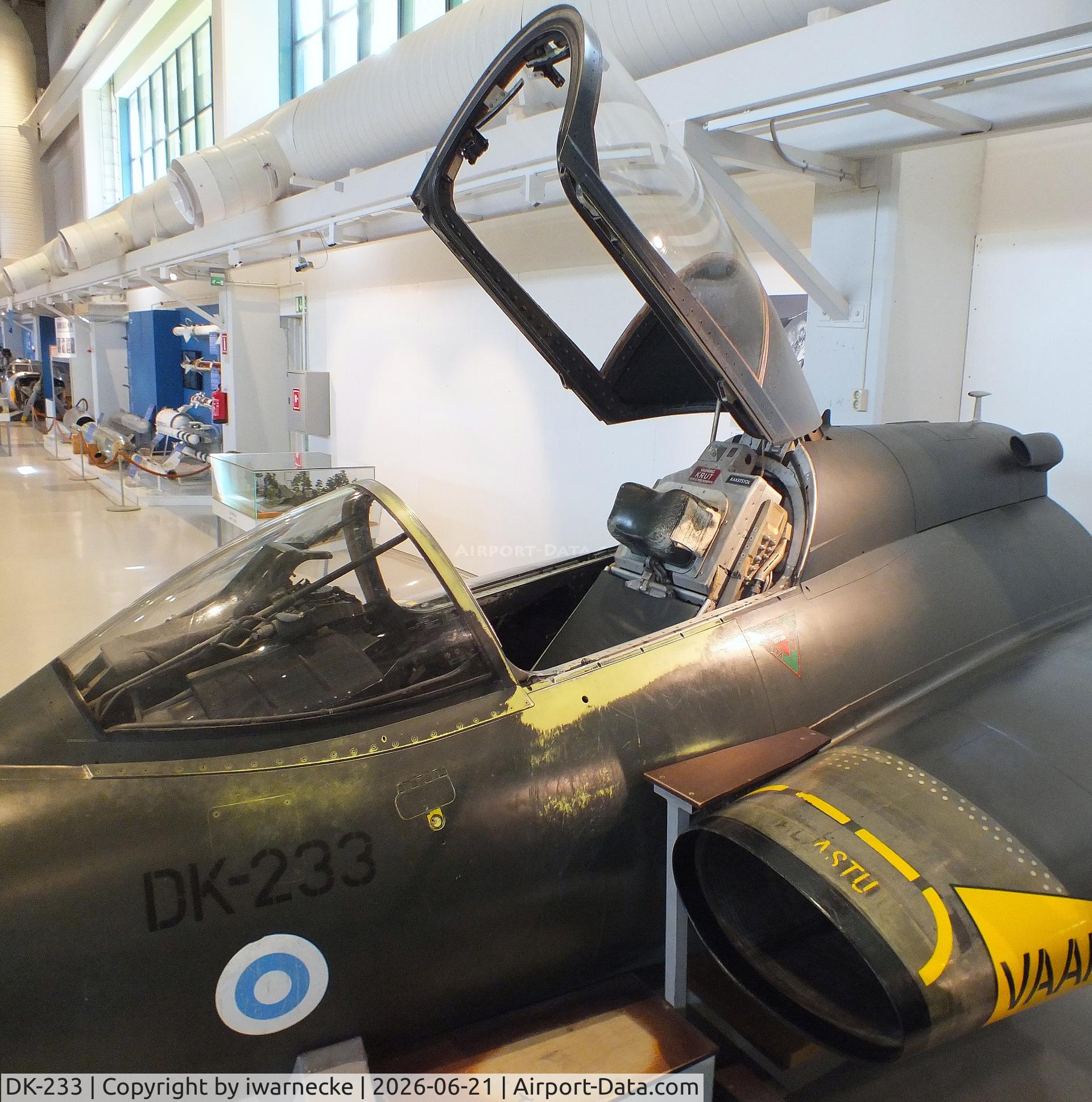 Aircraft DK-233, Saab J35F Draken, c/n 35-443, SAAB J35F Draken (forward fuselage only) at the Suomen Ilmavoimamuseo (Finnish Air Force Museum, formerly known as Keski-Suomen Ilmailumuseo / Aviation Museum of Central Finland), Jyväskylä-Tikkakoski, photo by iwarnecke