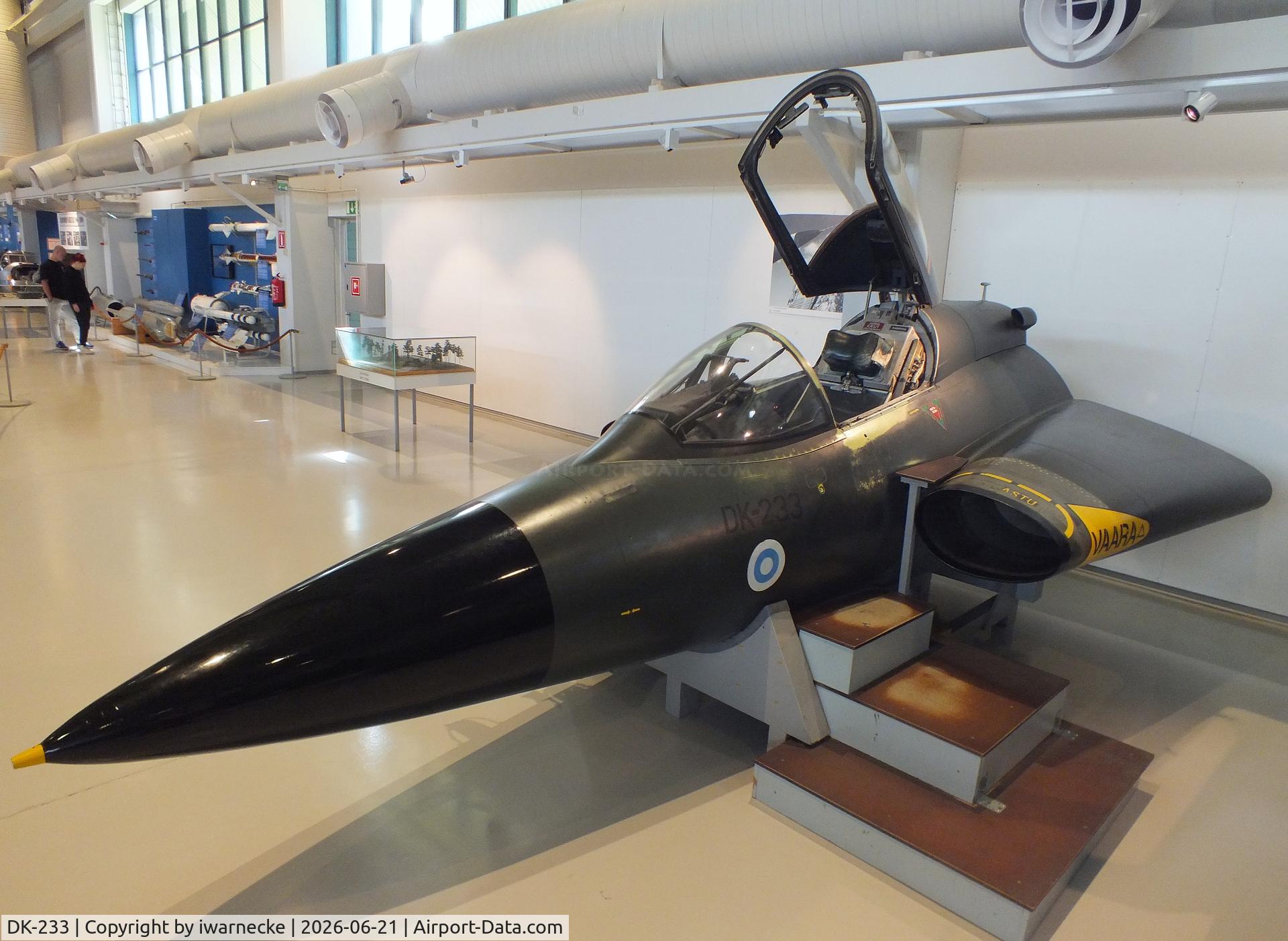 Aircraft DK-233, Saab J35F Draken, c/n 35-443, SAAB J35F Draken (forward fuselage only) at the Suomen Ilmavoimamuseo (Finnish Air Force Museum, formerly known as Keski-Suomen Ilmailumuseo / Aviation Museum of Central Finland), Jyväskylä-Tikkakoski #c, photo by iwarnecke