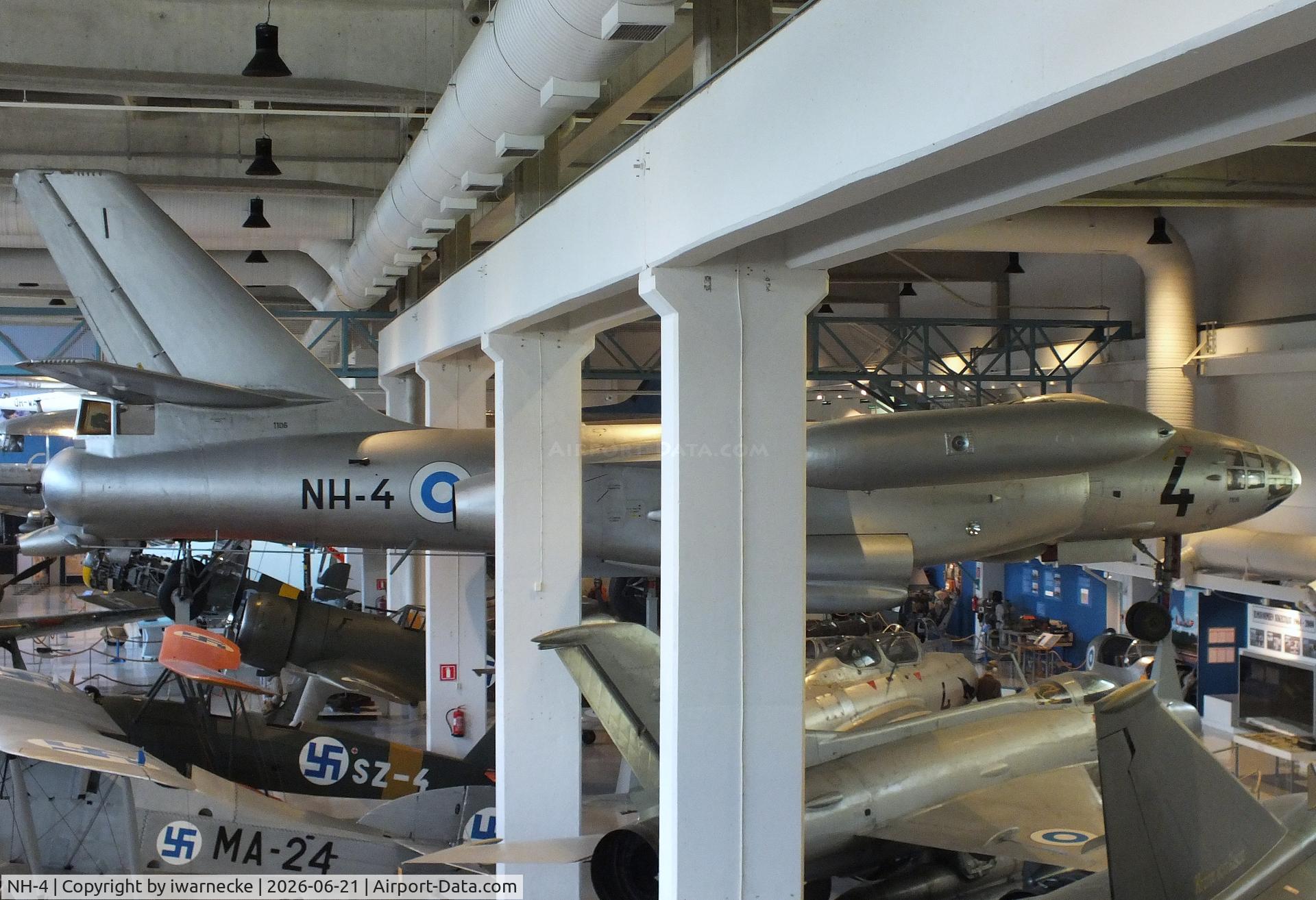 Aircraft NH-4, Ilyushin Il-28R, c/n 1106, Ilyushin Il-28R BEAGLE at the Suomen Ilmavoimamuseo (Finnish Air Force Museum, formerly known as Keski-Suomen Ilmailumuseo / Aviation Museum of Central Finland), Jyväskylä-Tikkakoski, photo by iwarnecke