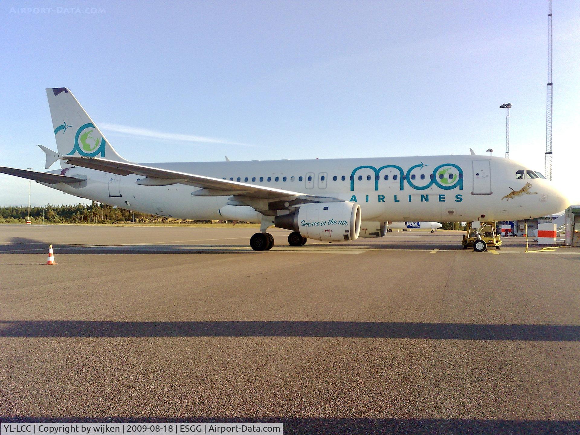 Aircraft YL-LCC, 1992 Airbus A320-211, c/n 310, Ramp, at ESGG, photo by wijken