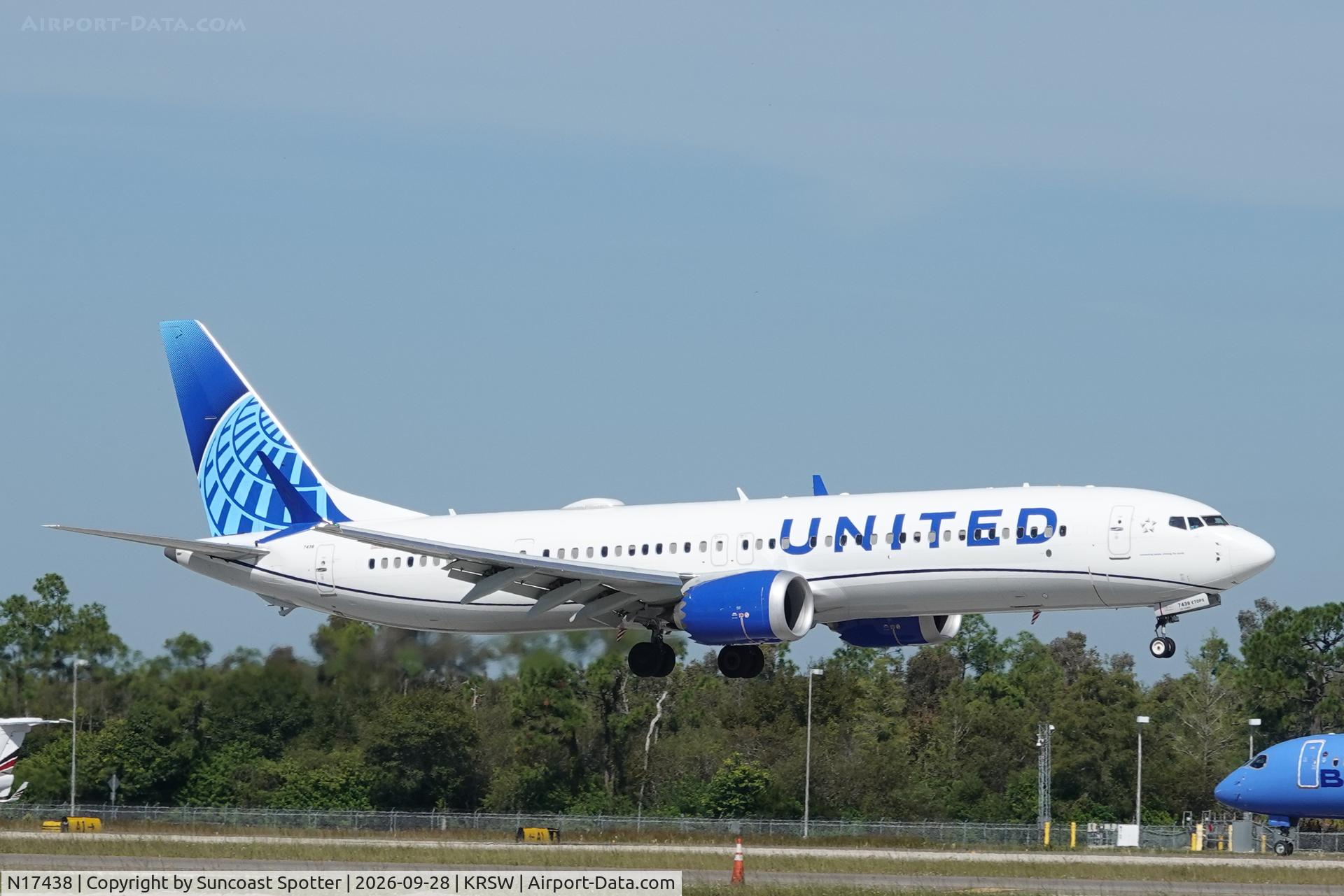 Aircraft N17438, 2026 Boeing 737 MAX 9, c/n 67668 l/n 9512, United 1740 arrives at Southwest Florida International Airport following flight from Chicago-O’Hare International Airport, at KRSW, photo by Suncoast Spotter