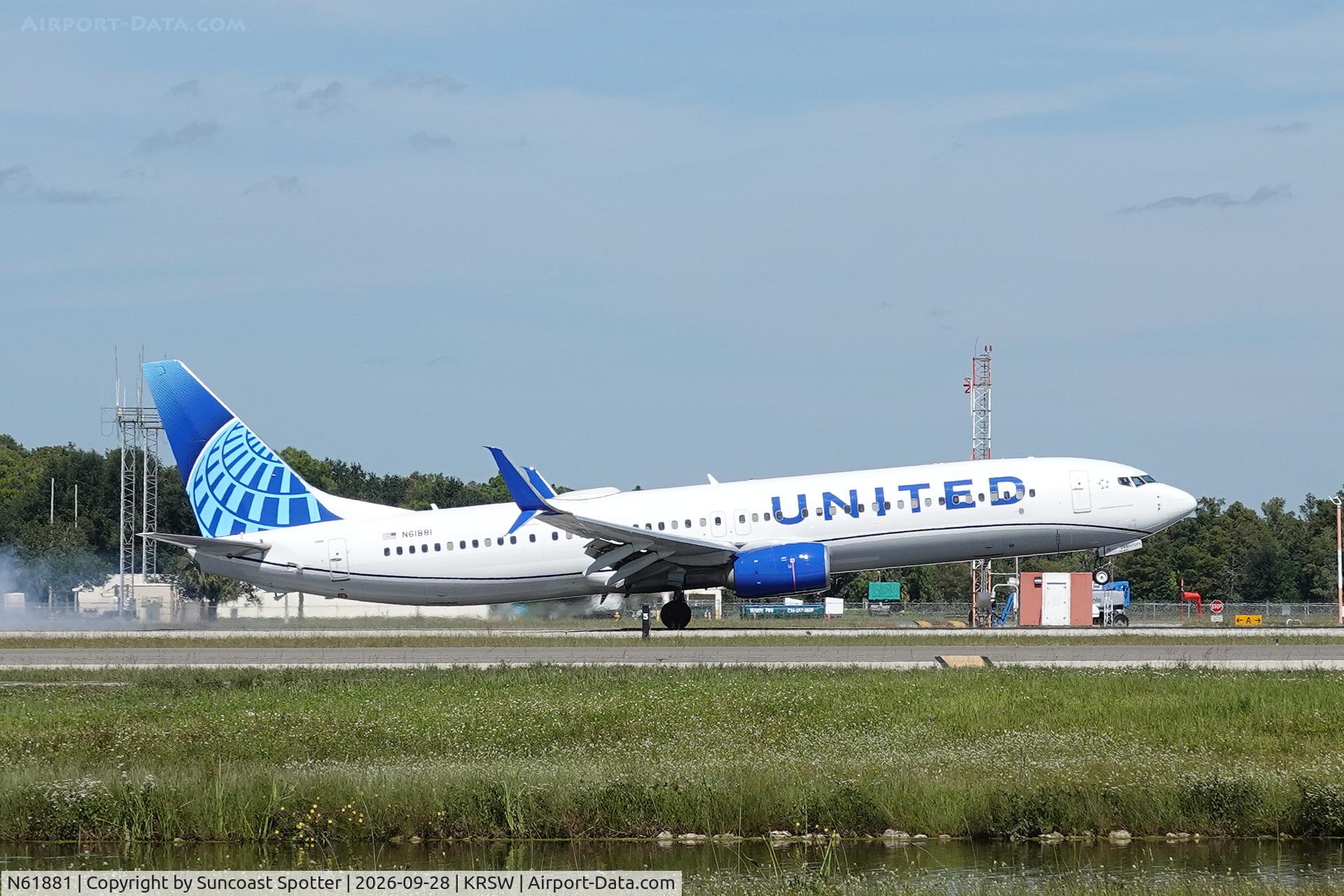 Aircraft N61881, 2015 Boeing 737-924/ER, c/n 42200 l/n 5408, United 1406 arrives at Southwest Florida International Airport following flight from Washington-Dulles International Airport, at KRSW, photo by Suncoast Spotter
