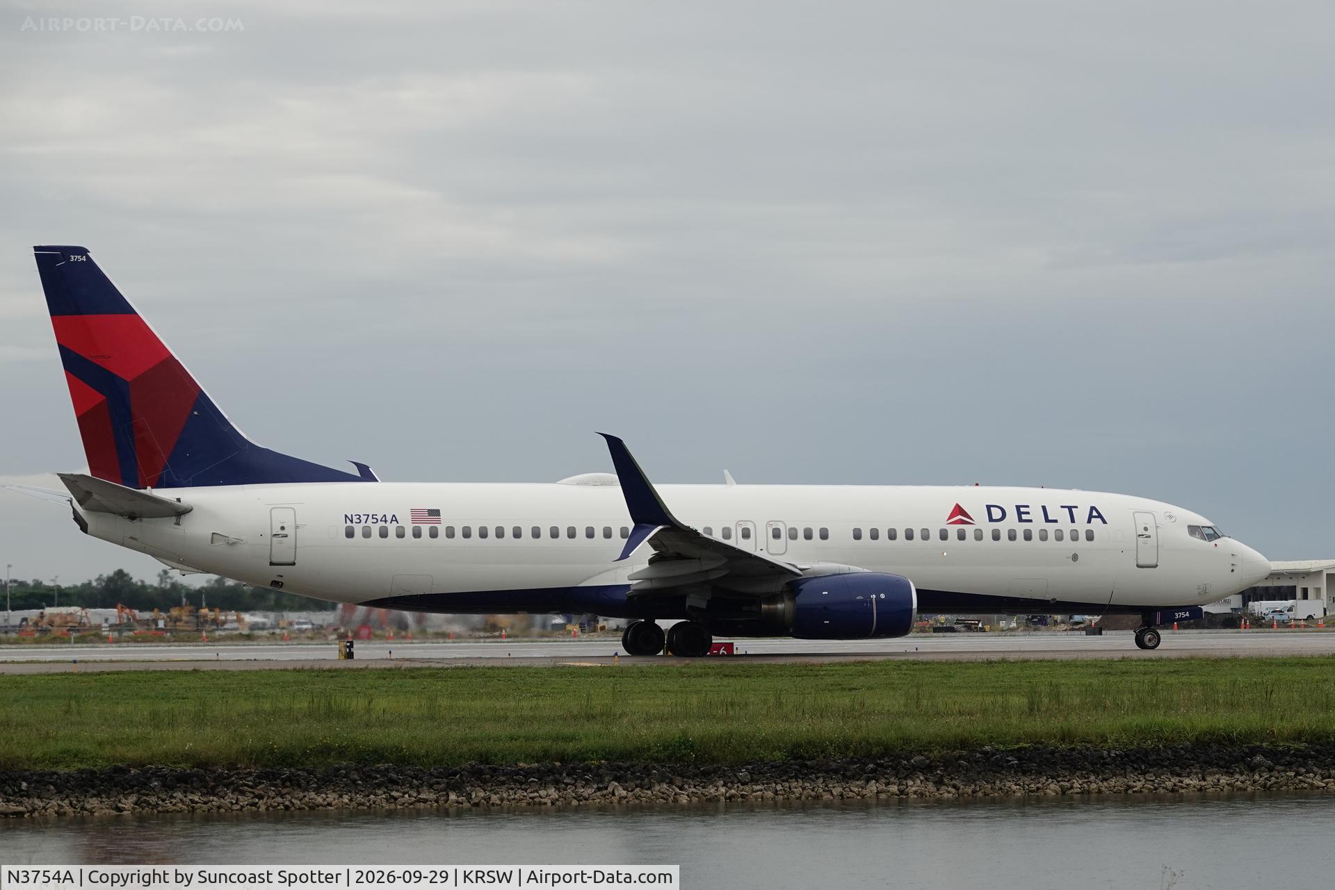 Aircraft N3754A, 2001 Boeing 737-832, c/n 29626, Delta 690 taxis at Southwest Florida International Airport enroute to Boston-Logan International Airport, at KRSW, photo by Suncoast Spotter