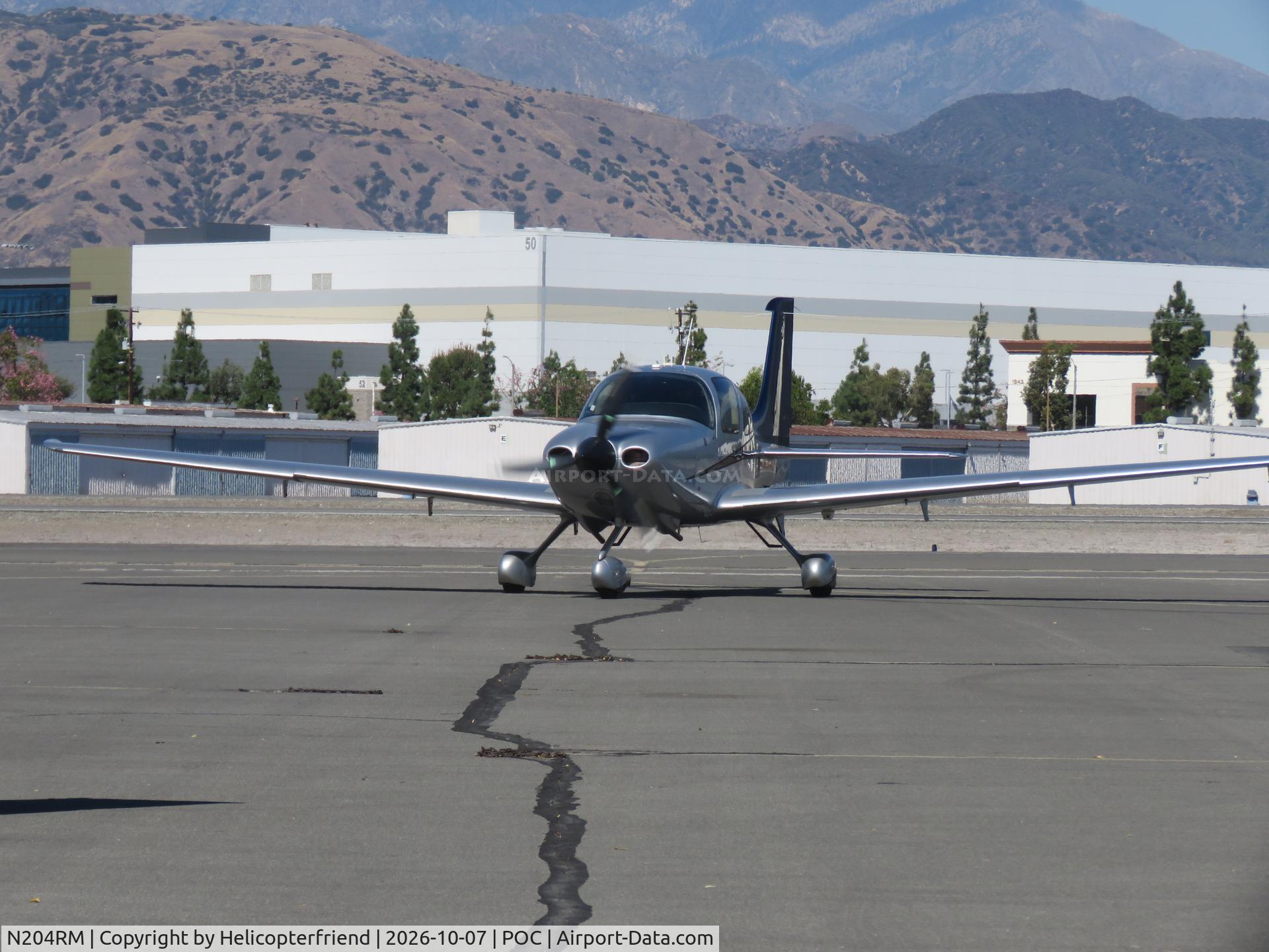 Aircraft N204RM, 2015 Cirrus SR20, c/n 2295, Turning around, at POC, photo by Helicopterfriend