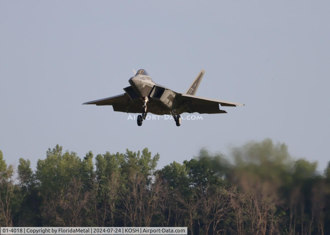 Aircraft 01-4018, 2001 Lockheed Martin F-22A Raptor, c/n 645-4018, F-22A zx, at KOSH, photo by FloridaMetal