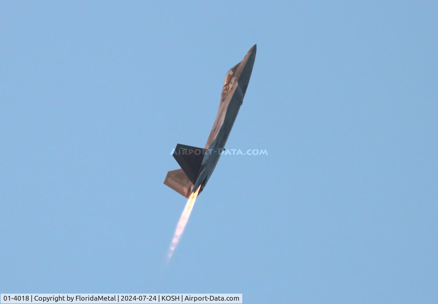 Aircraft 01-4018, 2001 Lockheed Martin F-22A Raptor, c/n 645-4018, F-22A zx, at KOSH, photo by FloridaMetal