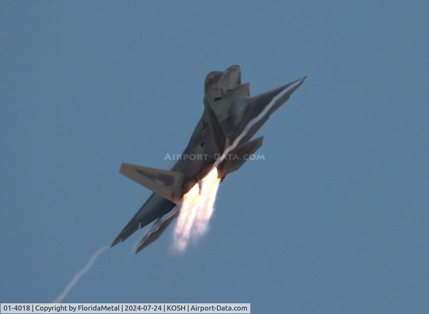 Aircraft 01-4018, 2001 Lockheed Martin F-22A Raptor, c/n 645-4018, F-22A zx, at KOSH, photo by FloridaMetal