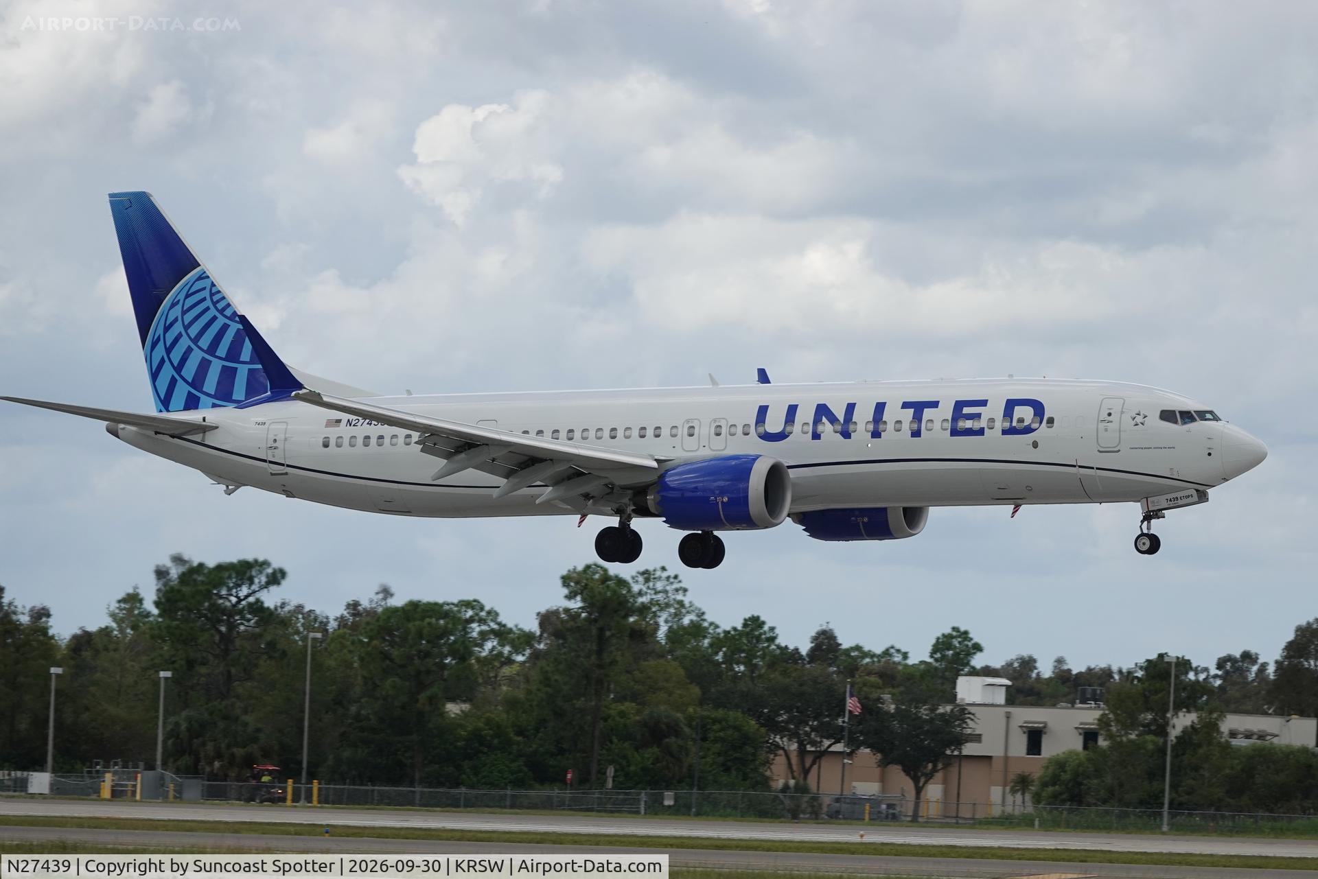 Aircraft N27439, 2026 Boeing 737 MAX 9, c/n 43489 l/n 9515, United 1810 arrives at Southwest Florida International Airport following flight from Newark-Liberty International Airport, at KRSW, photo by Suncoast Spotter
