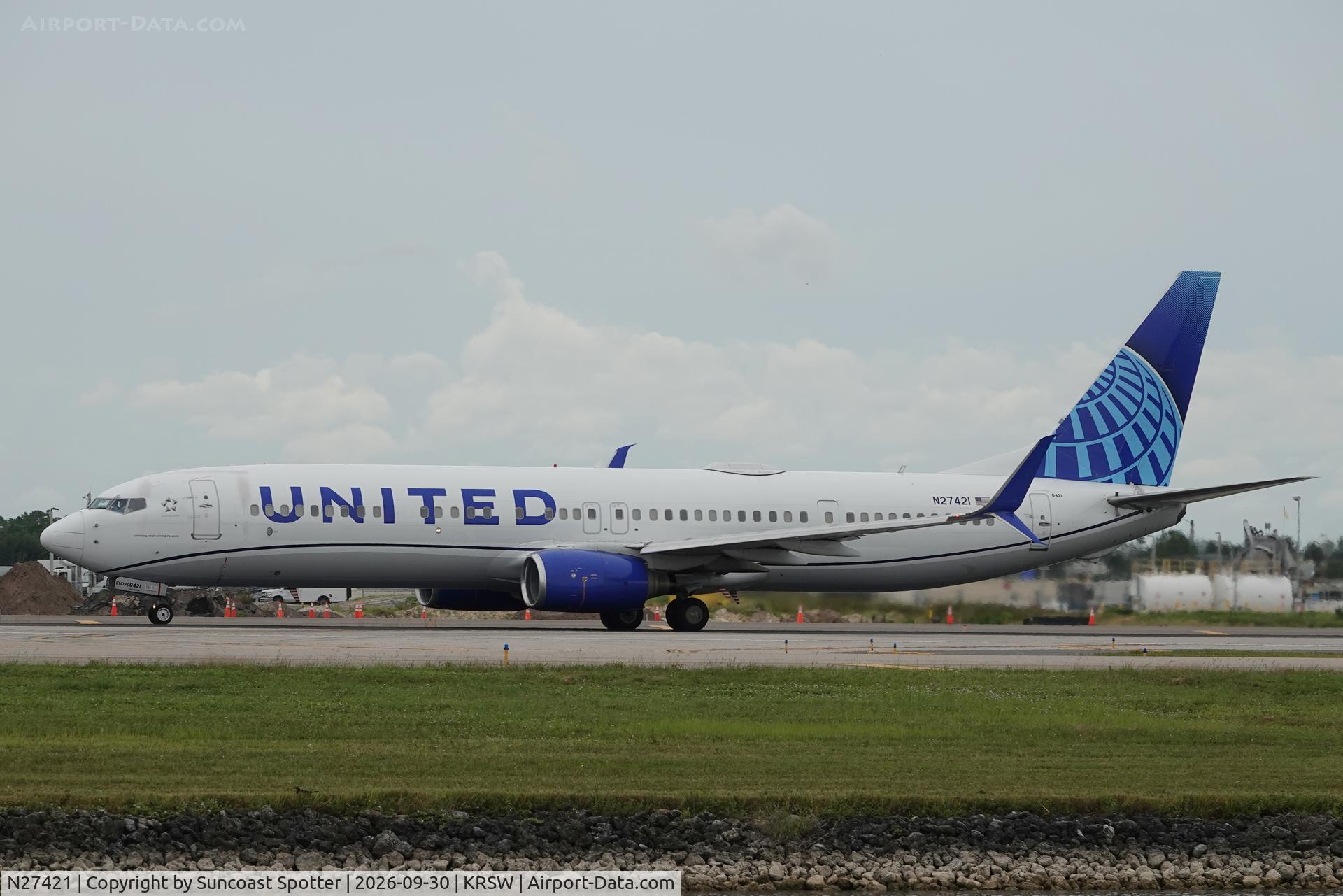 Aircraft N27421, 2008 Boeing 737-924/ER, c/n 37094, United 2054 departs Southwest Florida International Airport enroute to Washington-Dulles International Airport, at KRSW, photo by Suncoast Spotter
