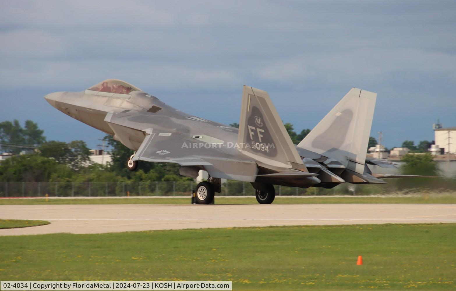 Aircraft 02-4034, 2002 Lockheed Martin F/A-22A Raptor, c/n 4034, F-22A zx, at KOSH, photo by FloridaMetal