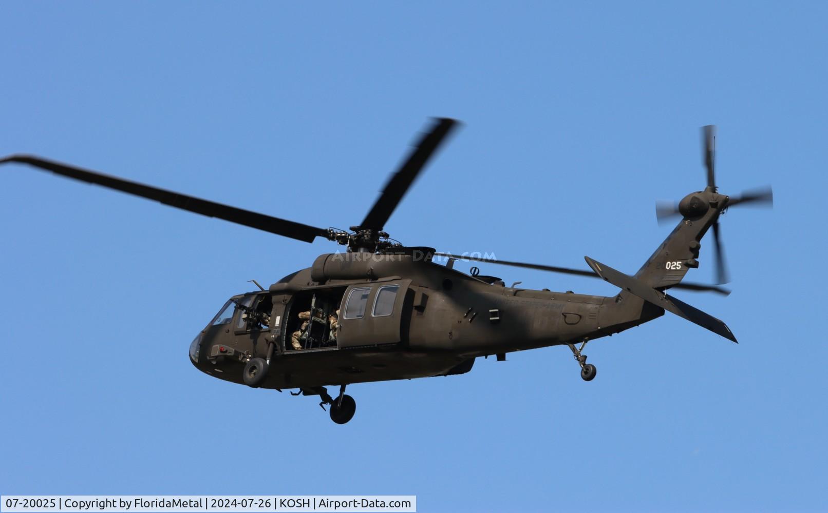 Aircraft 07-20025, 2007 Sikorsky UH-60M Blackhawk, c/n 70.3141, US Army UH-60 zx, at KOSH, photo by FloridaMetal