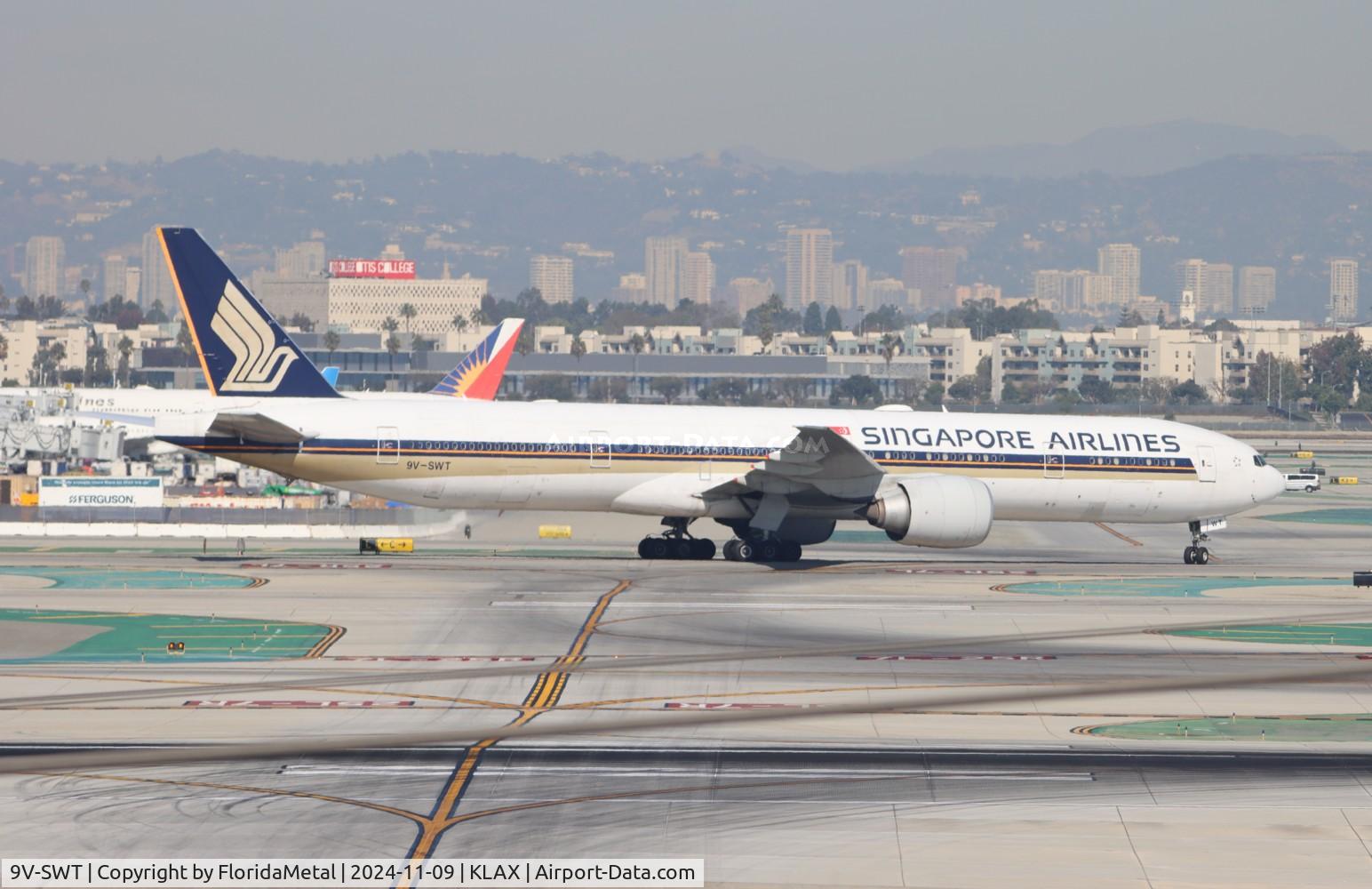 Aircraft 9V-SWT, 2009 Boeing 777-312/ER, c/n 34585 l/n 759, SIA 773 ax NRT-LAX, at KLAX, photo by FloridaMetal