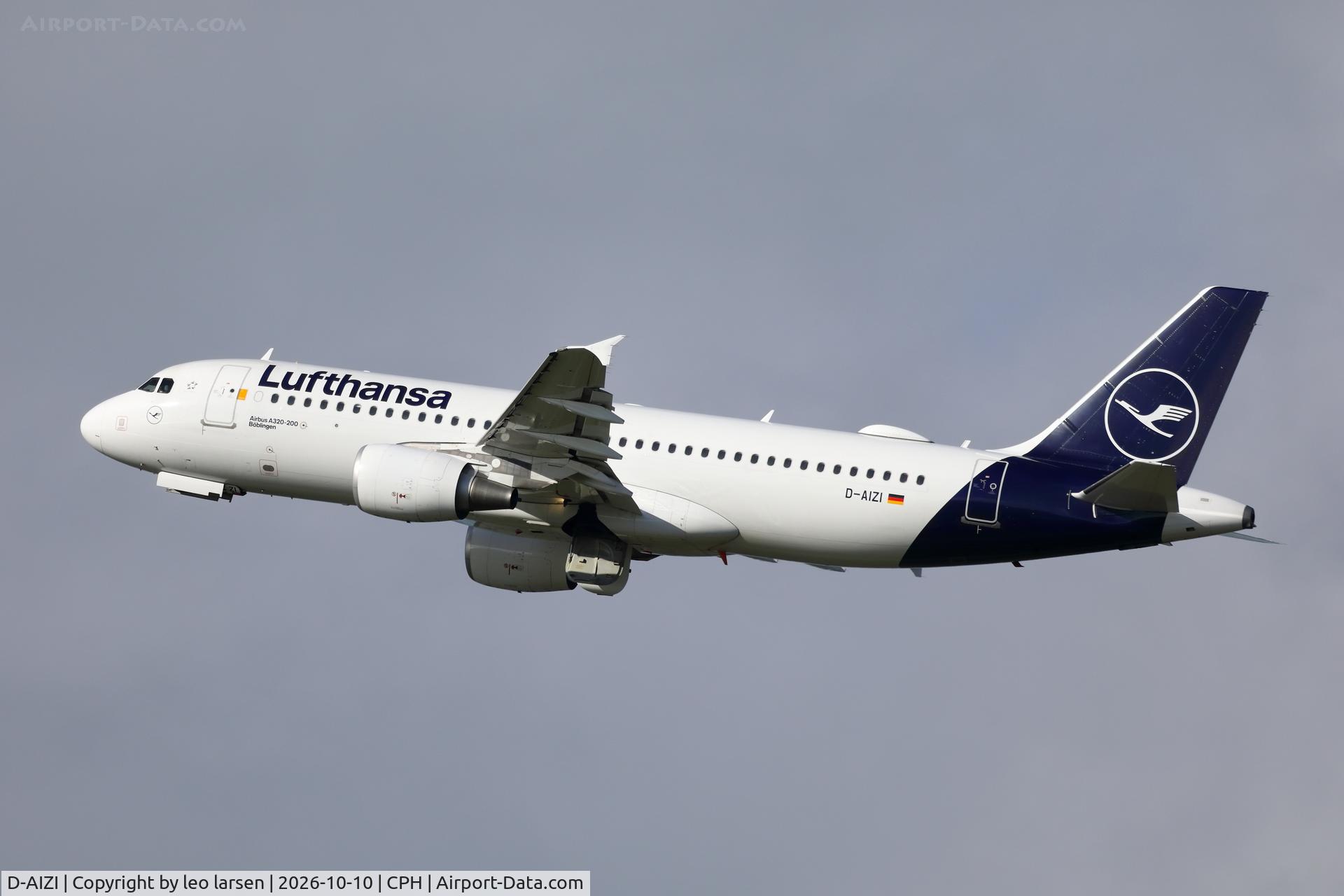 Aircraft D-AIZI, 2010 Airbus A320-214, c/n 4398, Copenhagen 10.10.2026, at CPH, photo by leo larsen