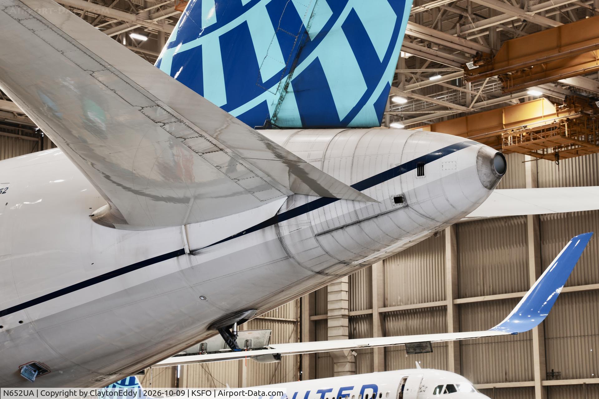 Aircraft N652UA, 1992 Boeing 767-322, c/n 25390 l/n 457, SFO 2026, at KSFO, photo by ClaytonEddy