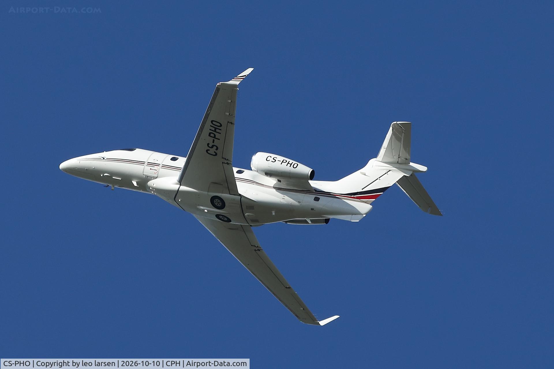 Aircraft CS-PHO, 2019 Embraer EMB-505 Phenom 300, c/n 50500533, Copenhagen 10.10.2026, at CPH, photo by leo larsen