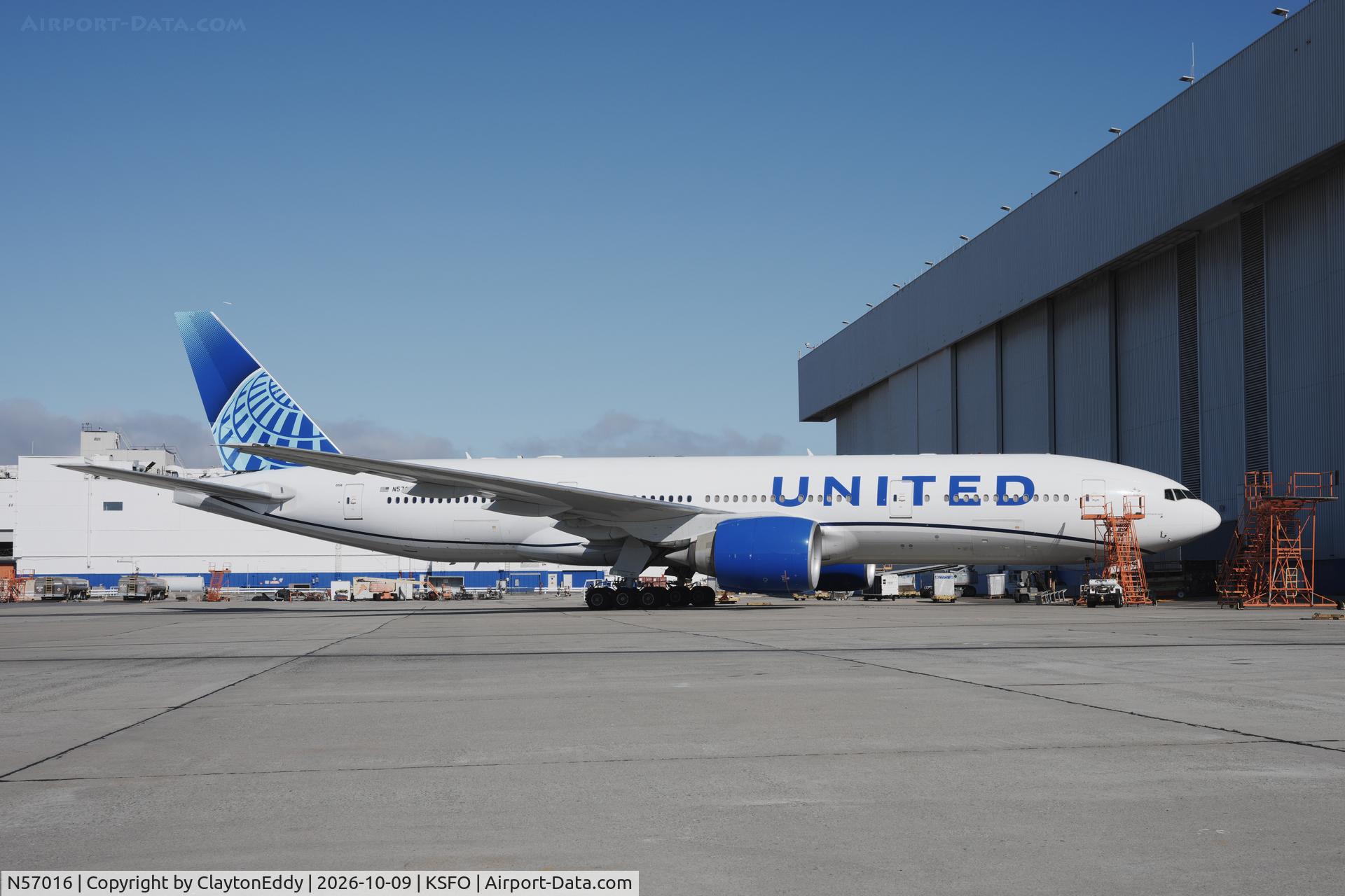 Aircraft N57016, 2000 Boeing 777-224, c/n 28679 l/n 279, SFO 2026, at KSFO, photo by ClaytonEddy